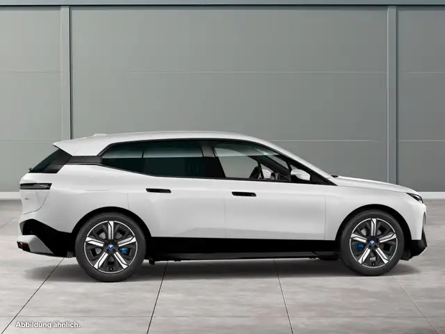 BMW Ix view 9