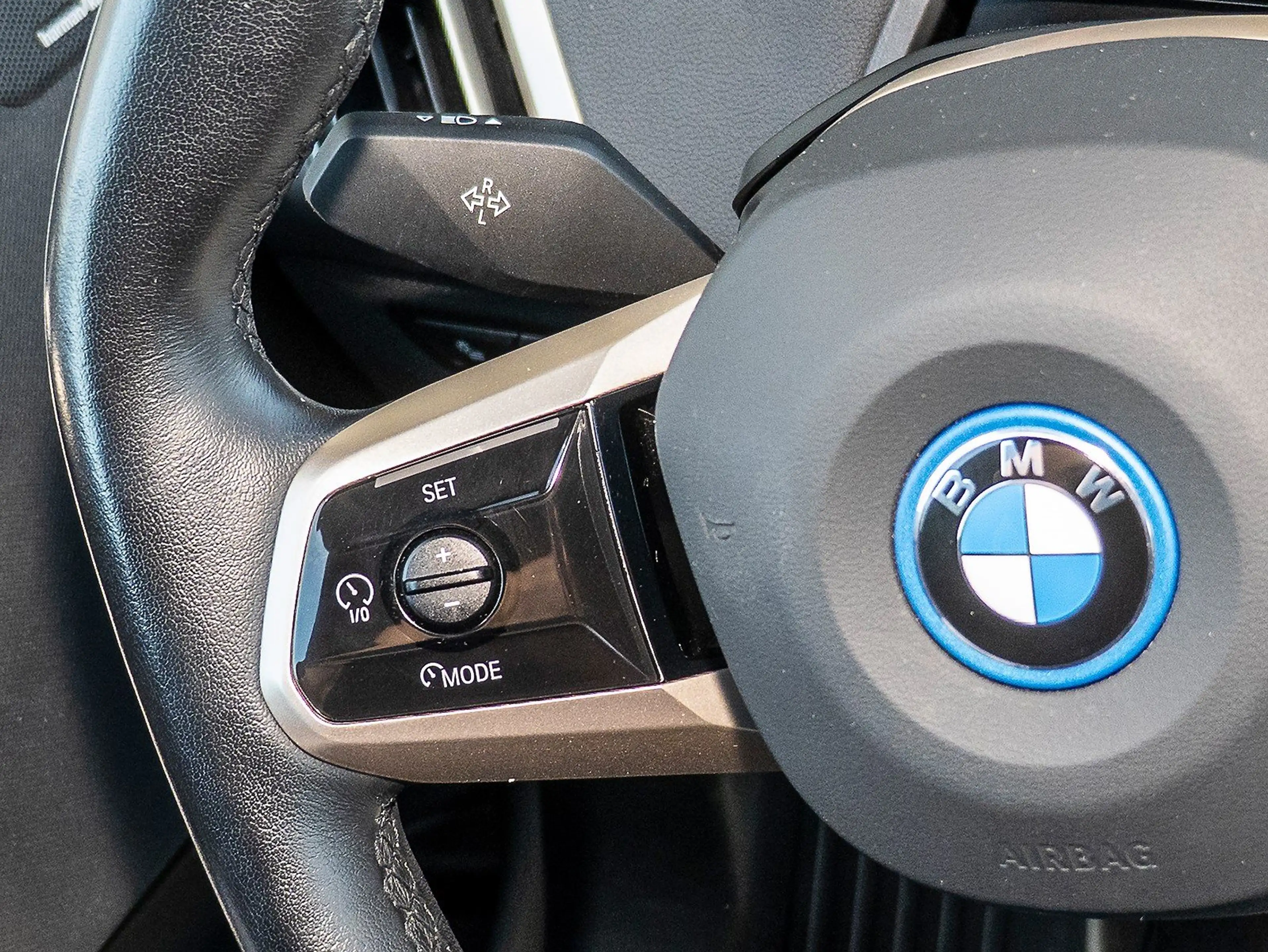 BMW iX xDrive40 Sportpaket ACC 360° H/Ksound HUD DAB — photo 15