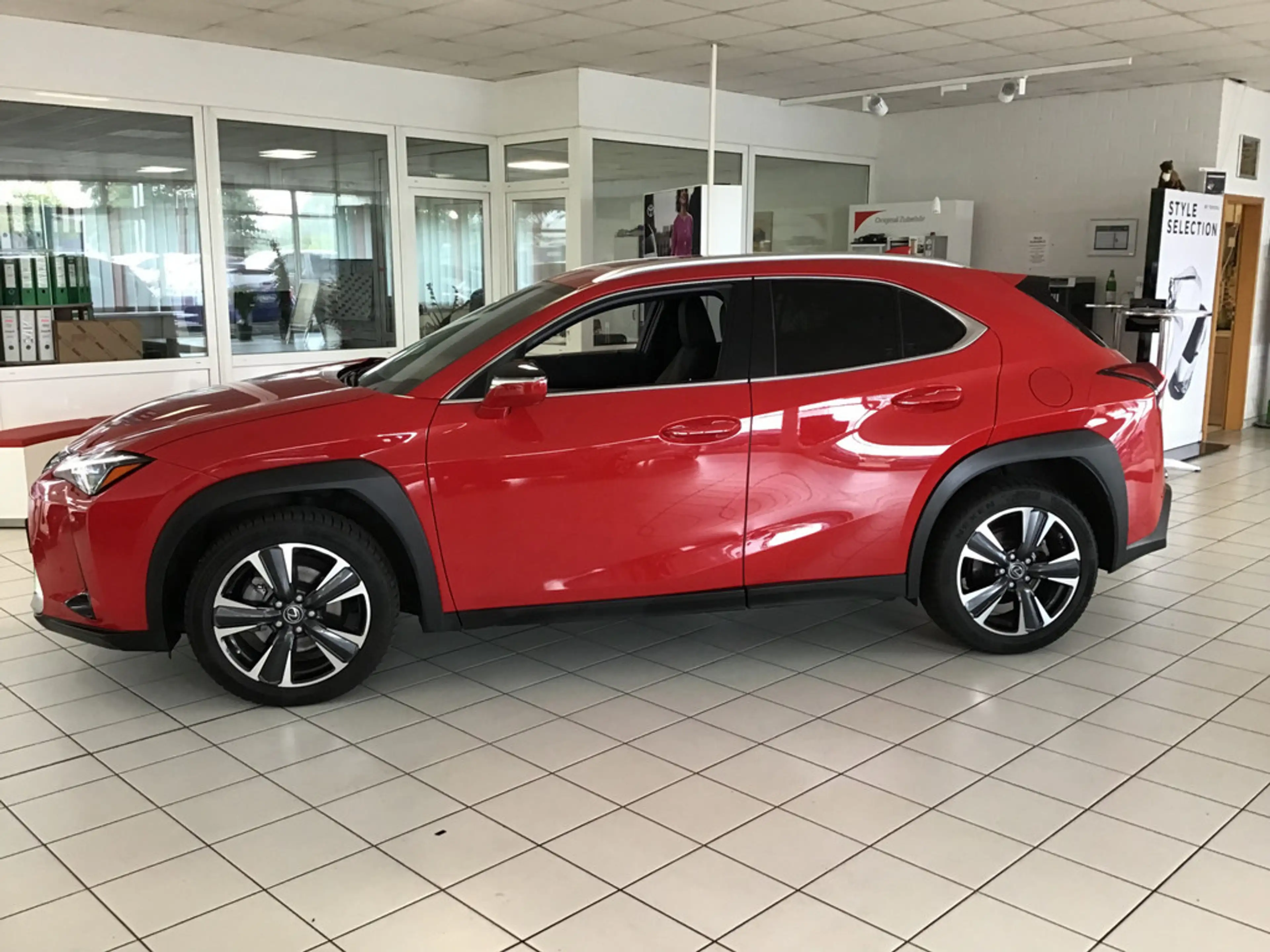 Lexus UX 250h Style Edition PDC SHZ KAMERA ACC LED — photo 3