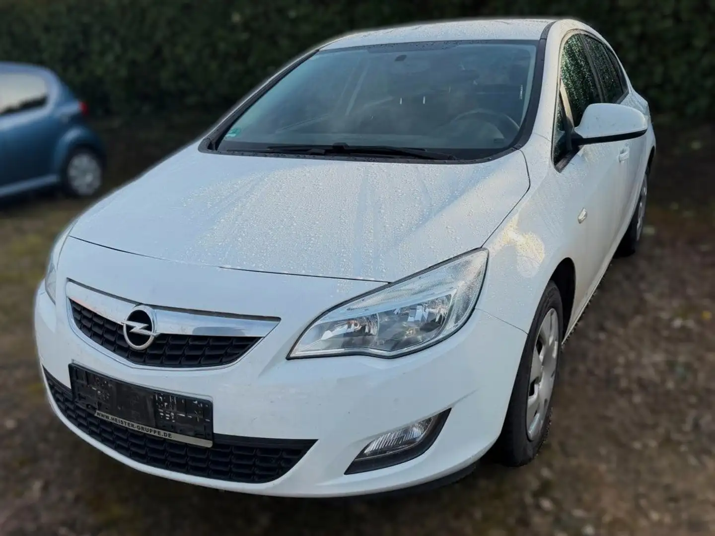 Opel Astra J Lim. 5-trg. 1,4 Ltr. - 64 kW 16V Weiß - 1