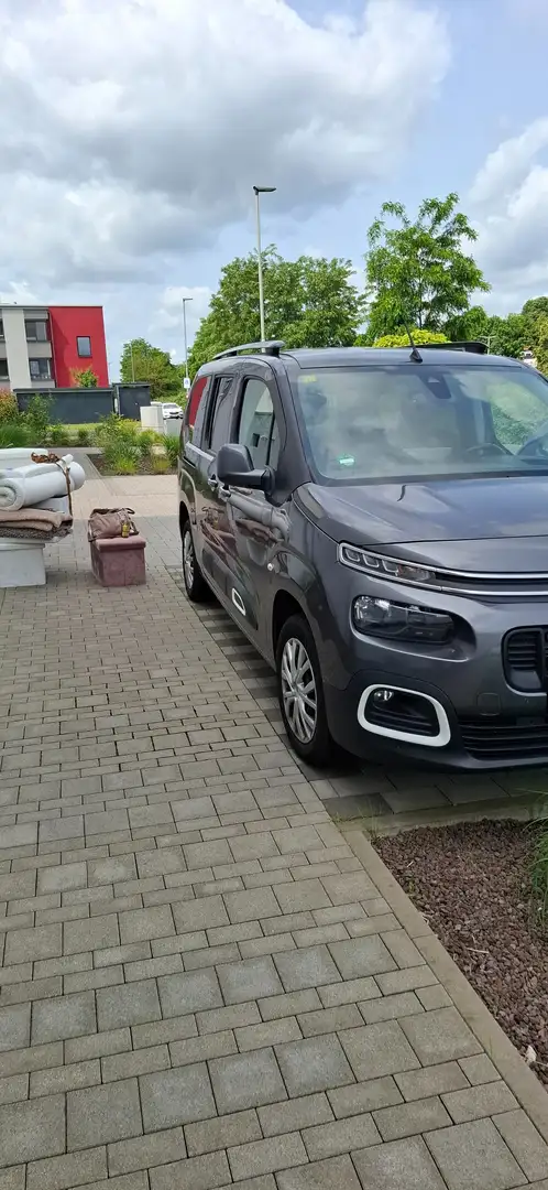 Citroen Berlingo Berlingo XL PureTech 130 EAT8 SHINE Grau - 1