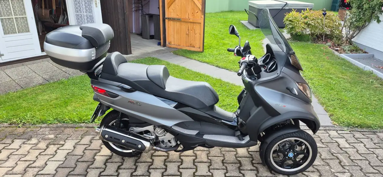 Piaggio MP3 500