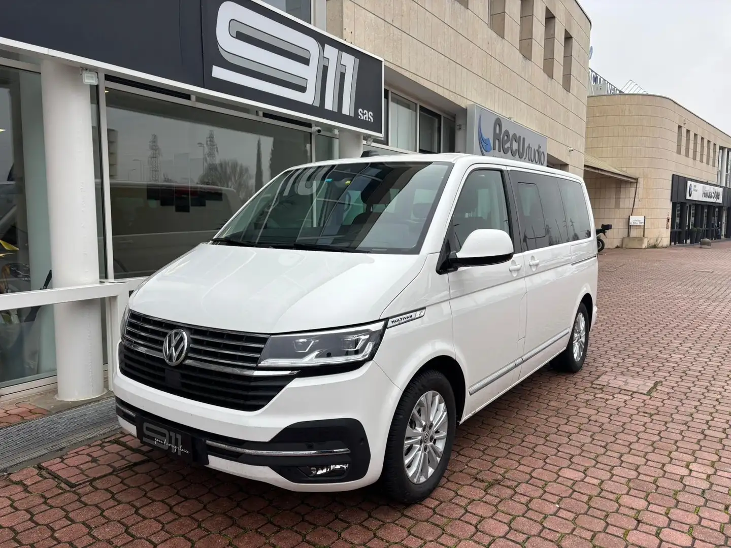 Volkswagen T6 Multivan Multivan 2.0 tdi Highline 4motion 150cv dsg IVA 22 Weiß - 1