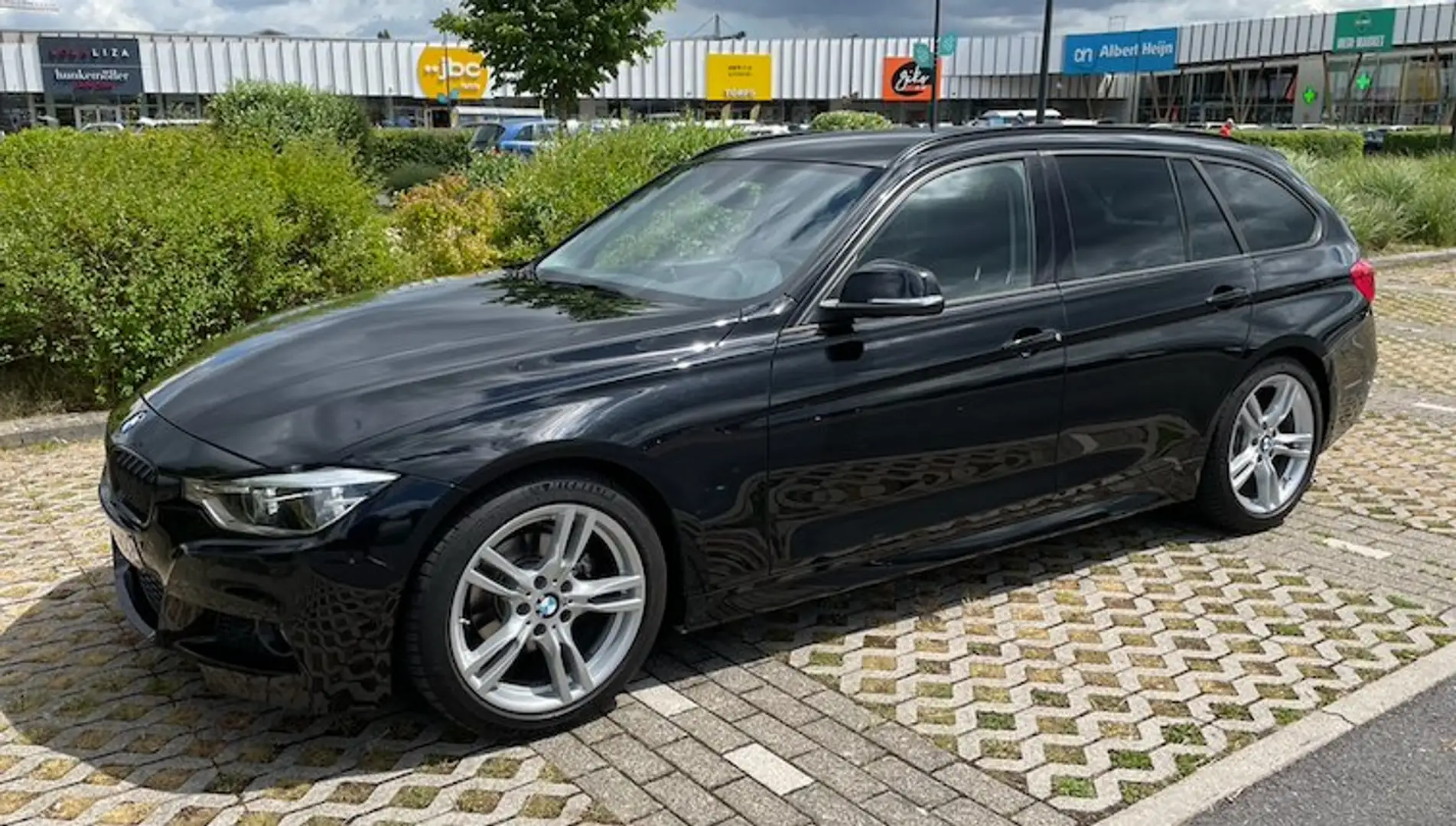 BMW 318 318i Touring M Sport Fekete - 2