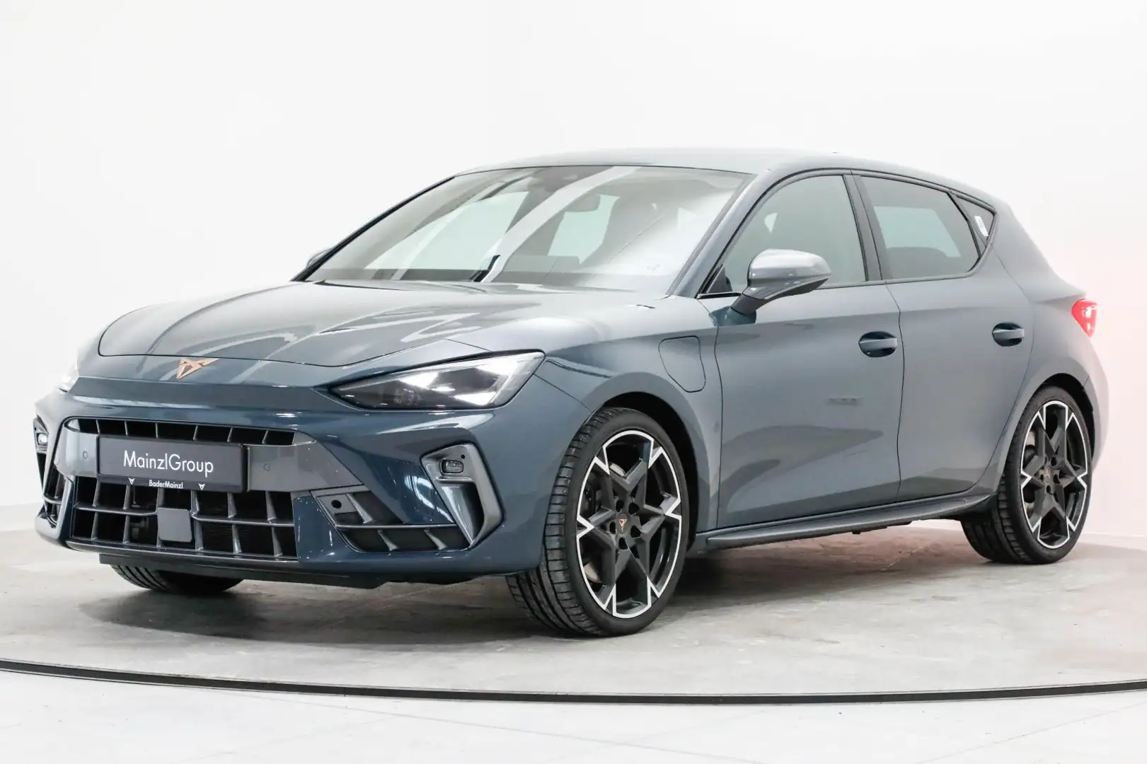 CUPRA Leon 1.5 eTSI DSG VZ ACC Matrix Kam. SHZ Blau - 2