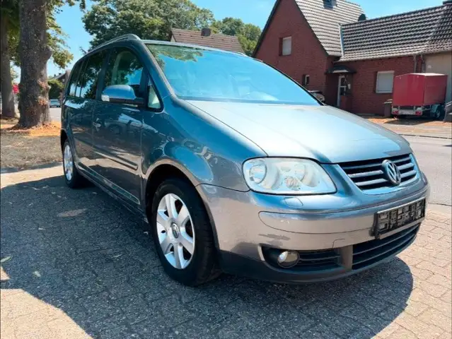Volkswagen Touran Highline*Sitzheizung*Tüv-Asu Neu*