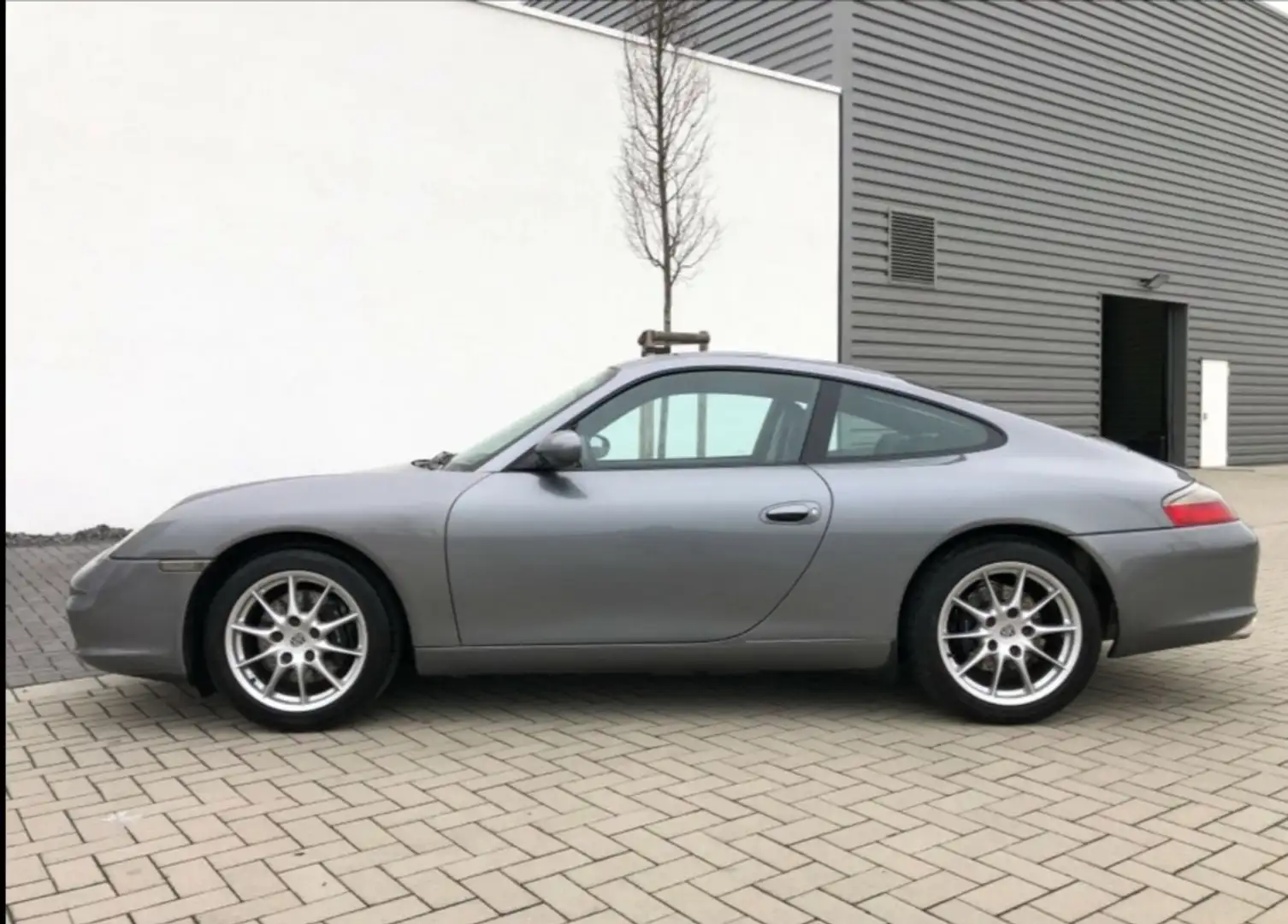 Porsche 996 911 Carrera - 1