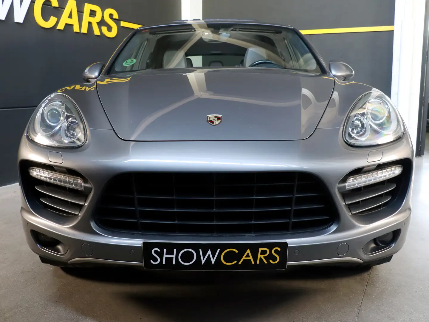 Porsche Cayenne Turbo Aut. Gris - 2