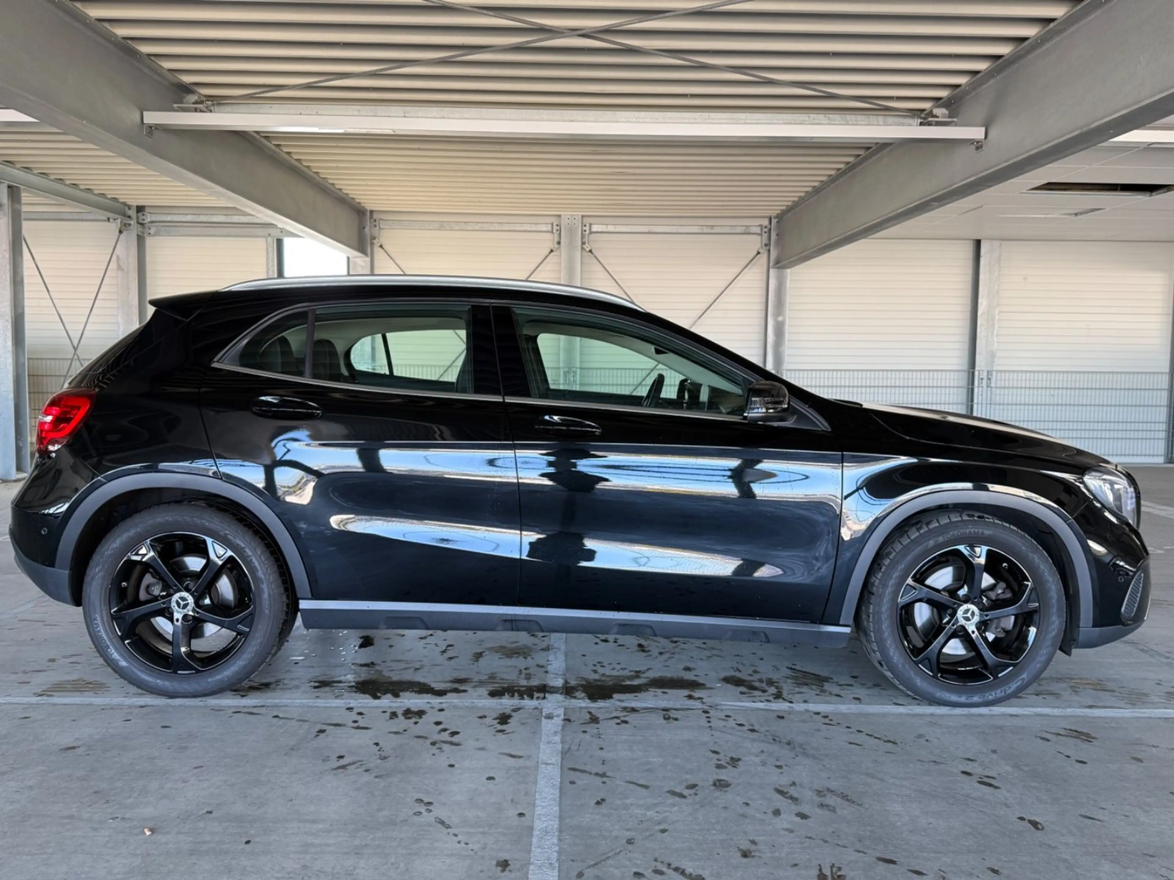 Mercedes-Benz GLA 250 AUT AHK TEMP RKAM CarPlay TL SH USB BT — photo 7