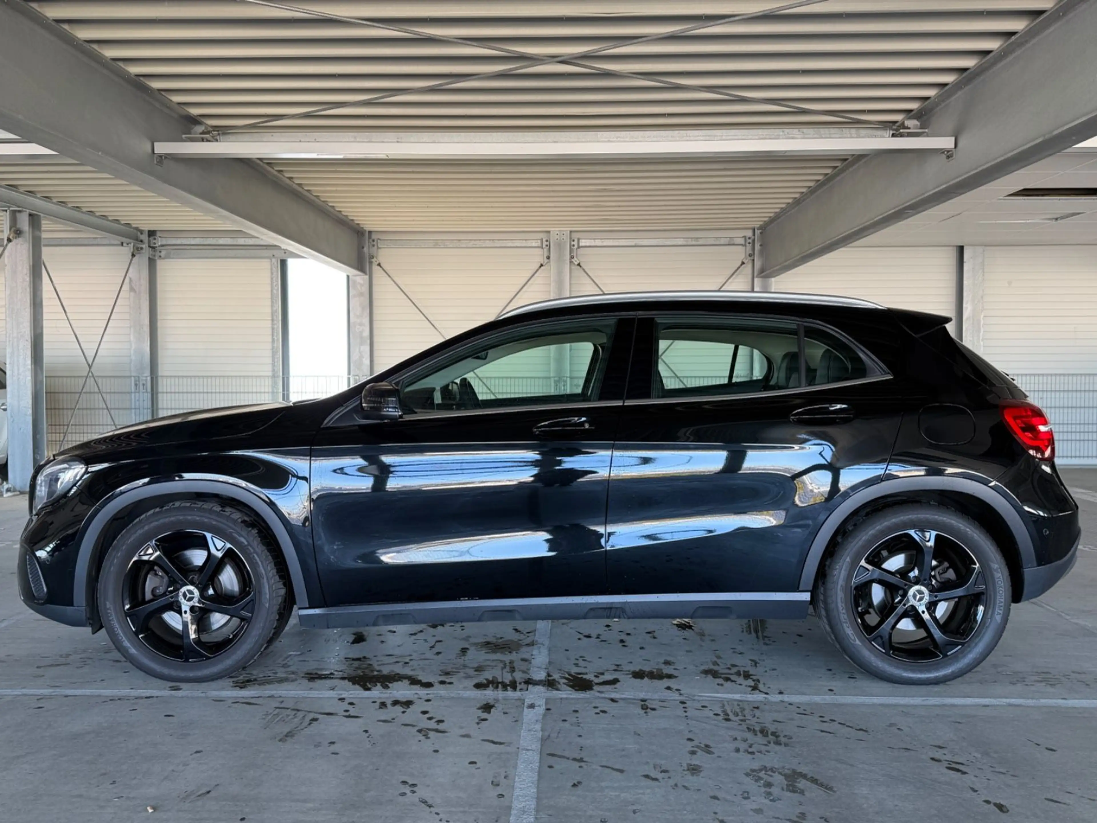 Mercedes-Benz GLA 250 AUT AHK TEMP RKAM CarPlay TL SH USB BT — photo 5
