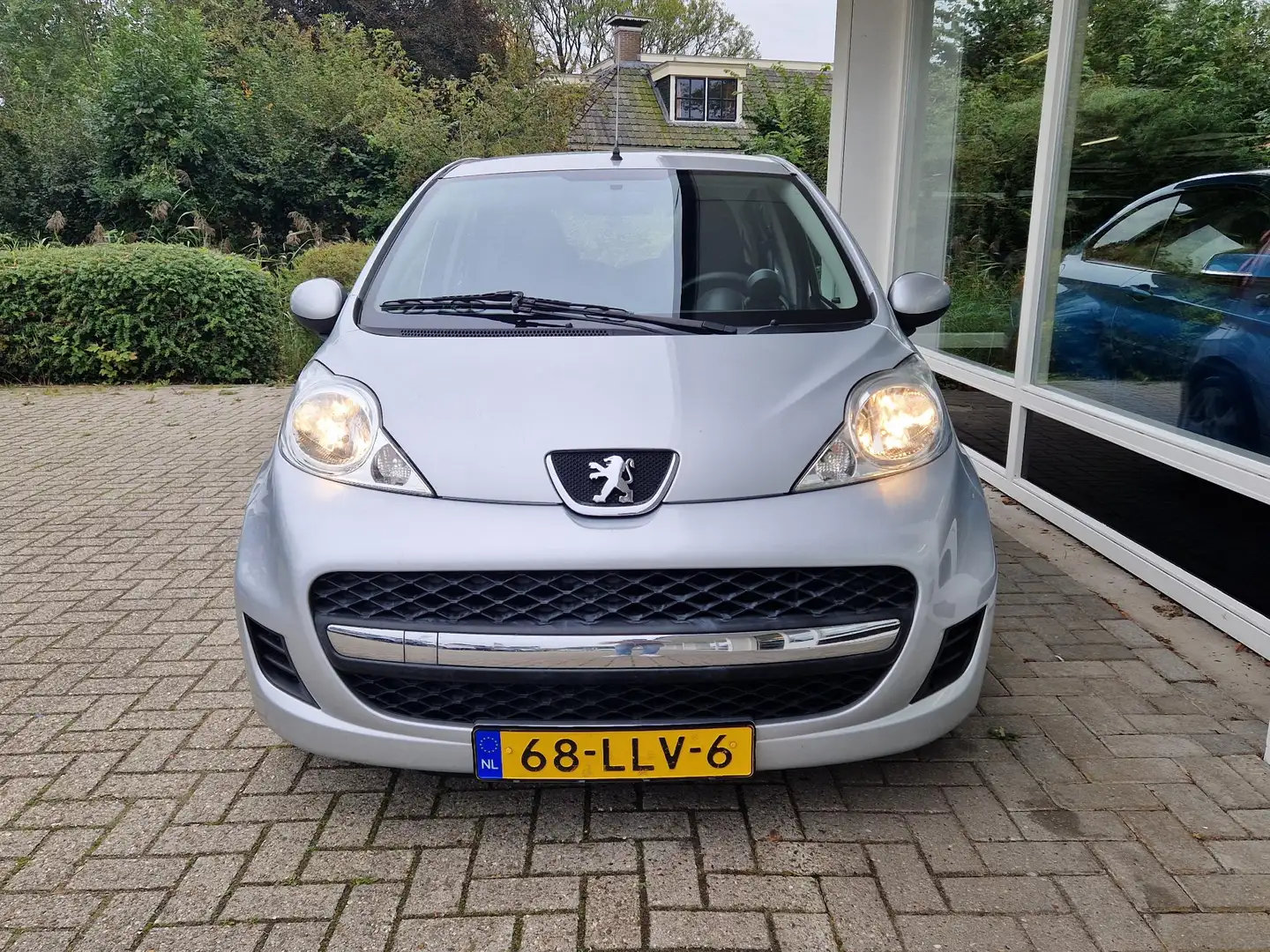 Peugeot 107 1.0-12V XS Automaat | Airco | Bluetooth | Spoiler Gris - 2