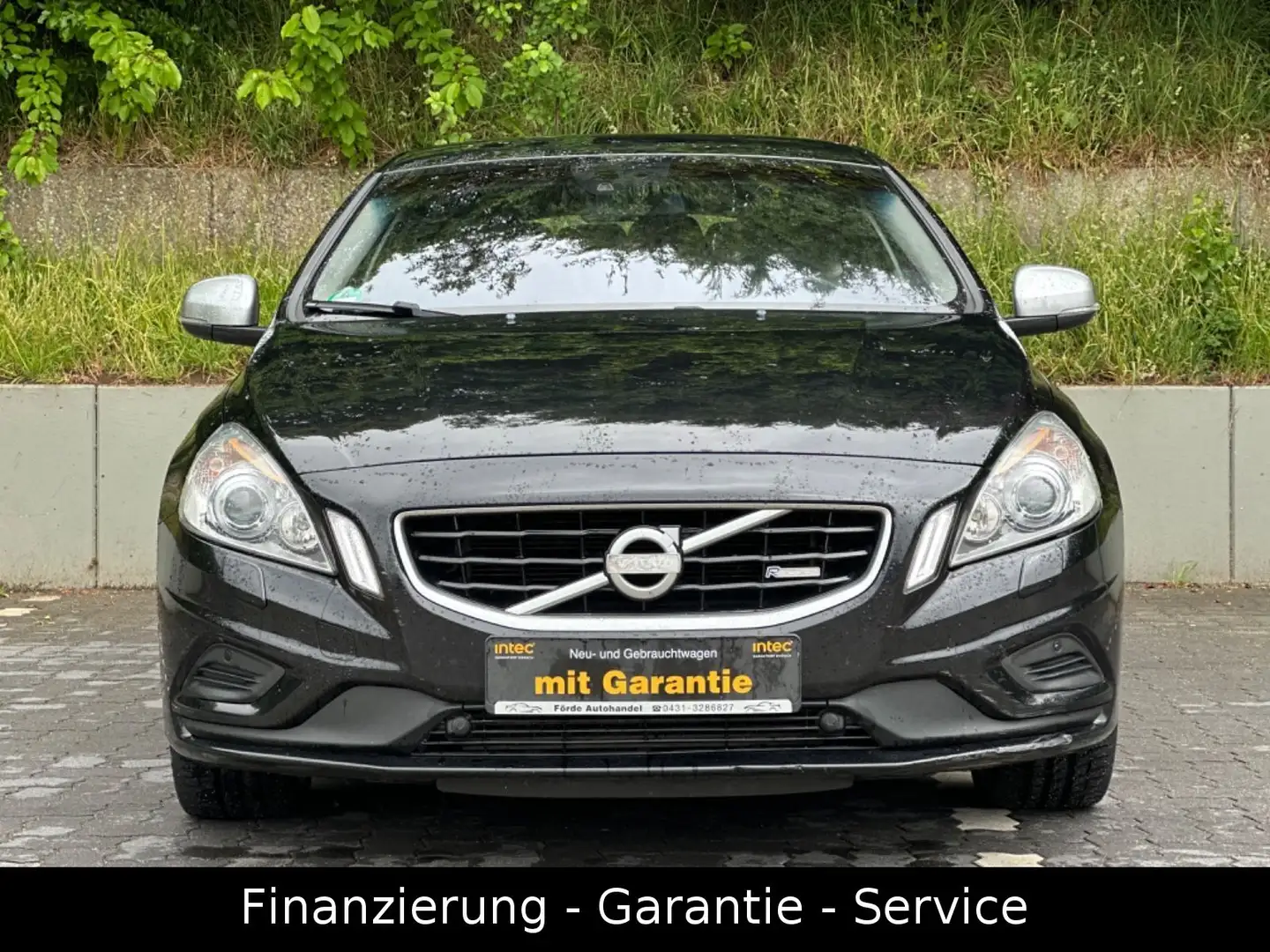 Volvo V60 2.4 D5 R-Design AWD/LEDER/KAMERA/XENON/2HAND Schwarz - 2