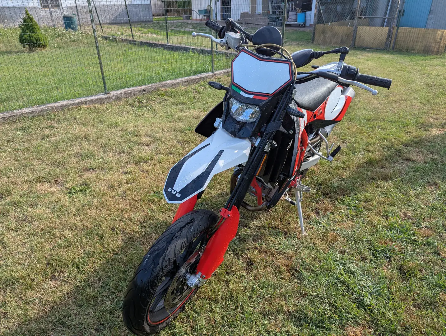 SWM SM 125 R Rot - 2
