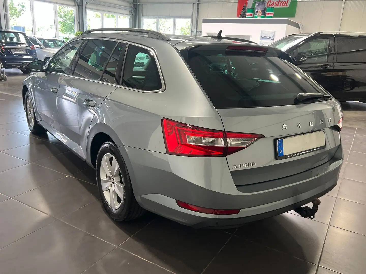 Skoda Superb 2.0 TDi Combi **Navi*LED*AHK*Temp*SHZ** Grau - 2
