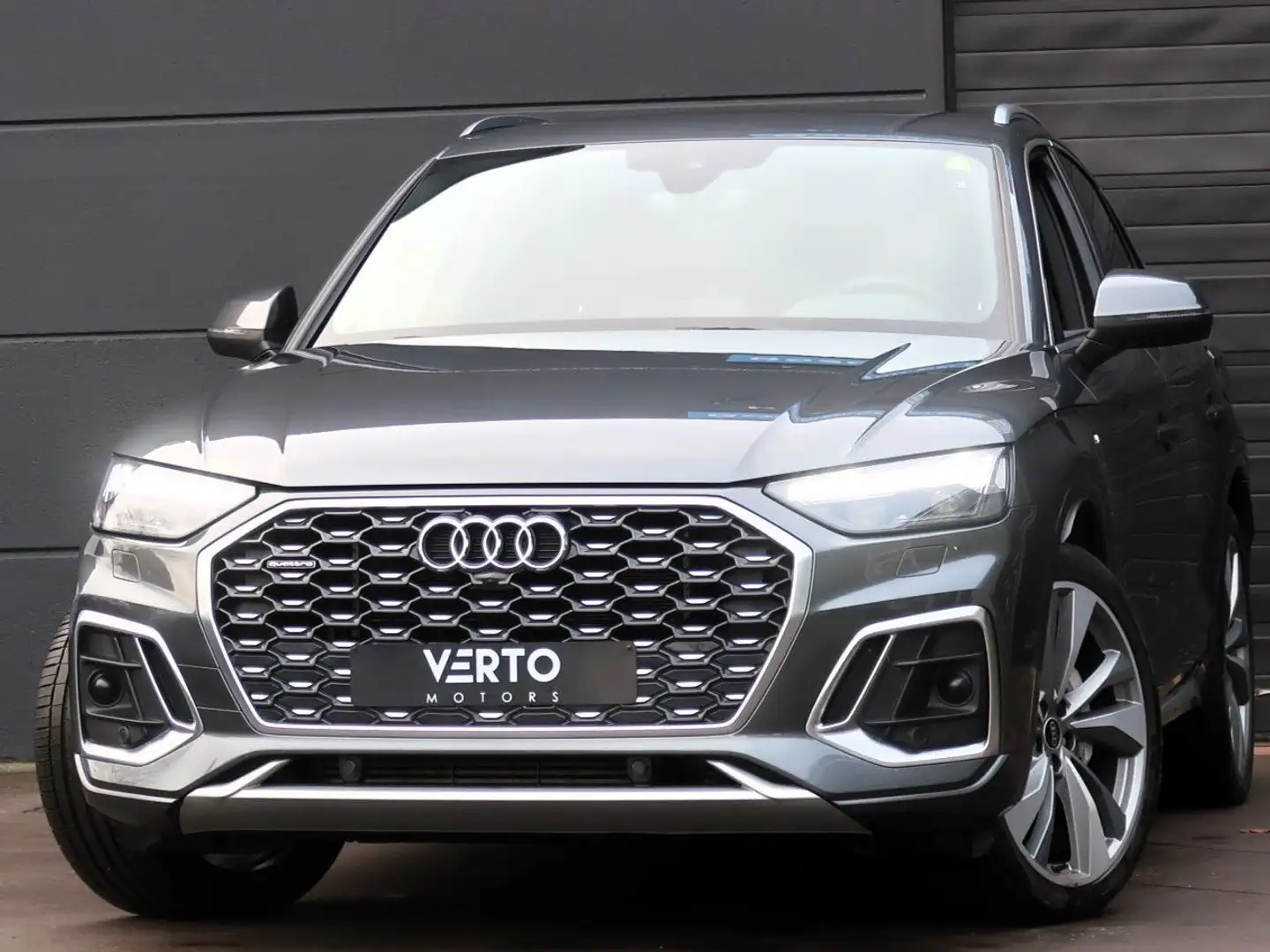 Audi Q5 Sportback 50 TFSIe Quattro PHEV S-Line S-Tronic siva - 2
