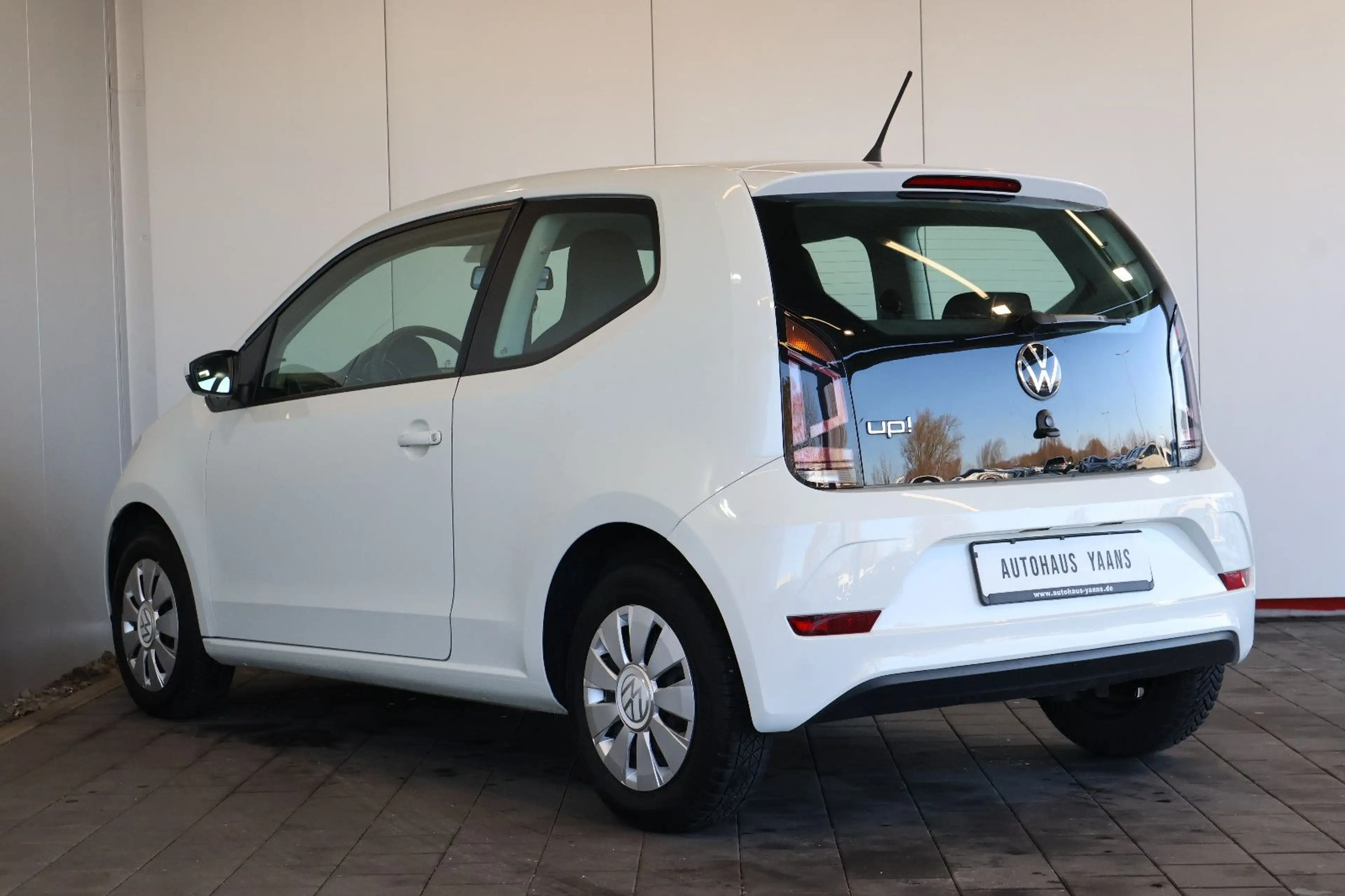 Volkswagen up! move up! 1.0 MPI KLIMAAUT.+ALLWETTER — photo 6
