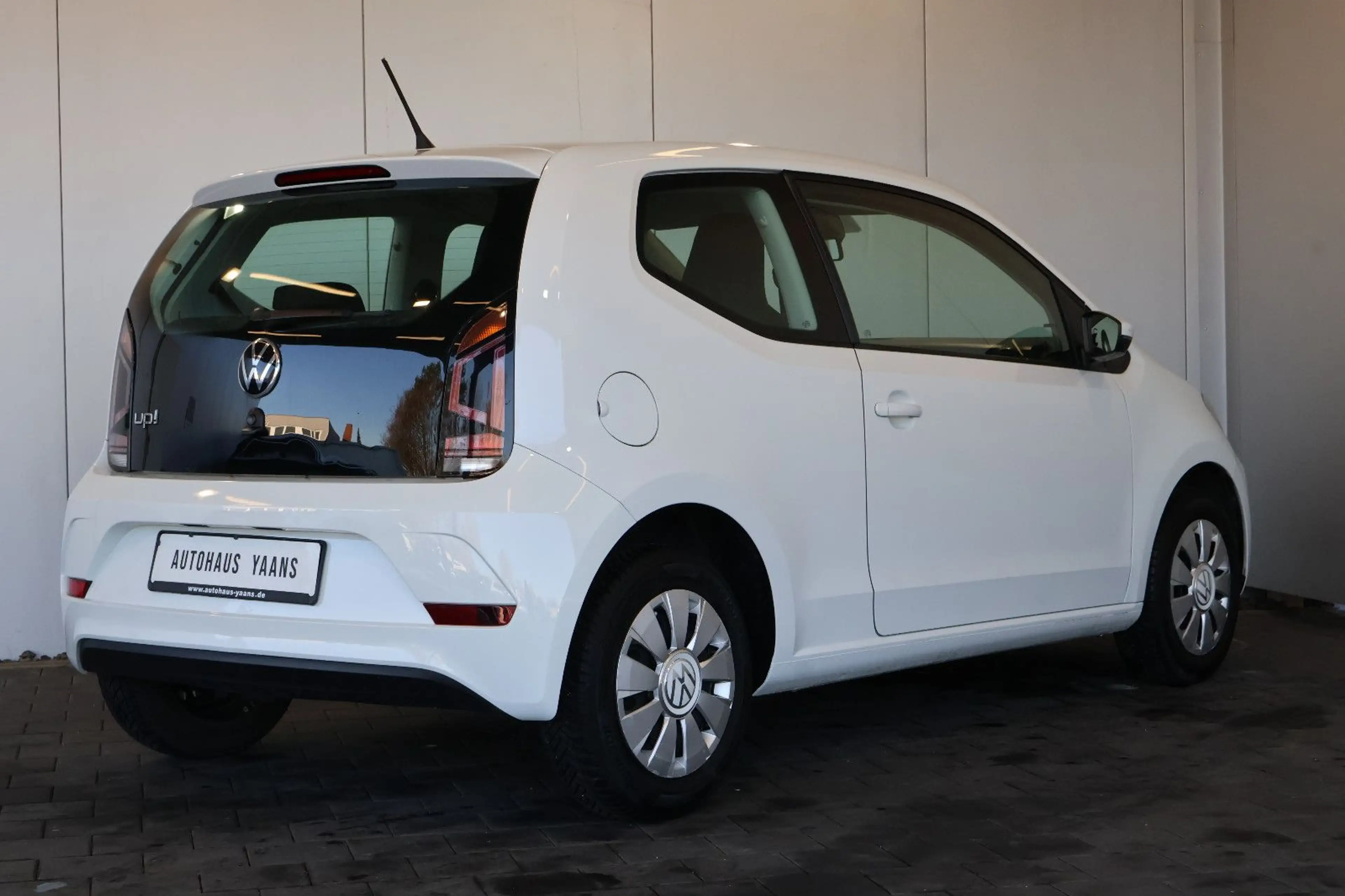 Volkswagen up! move up! 1.0 MPI KLIMAAUT.+ALLWETTER — photo 4