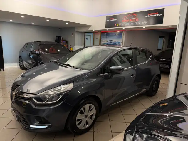 Renault Clio view 2