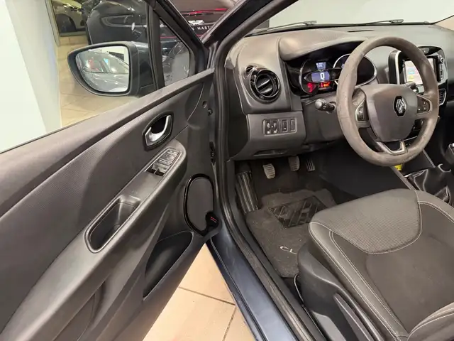 Renault Clio view 8