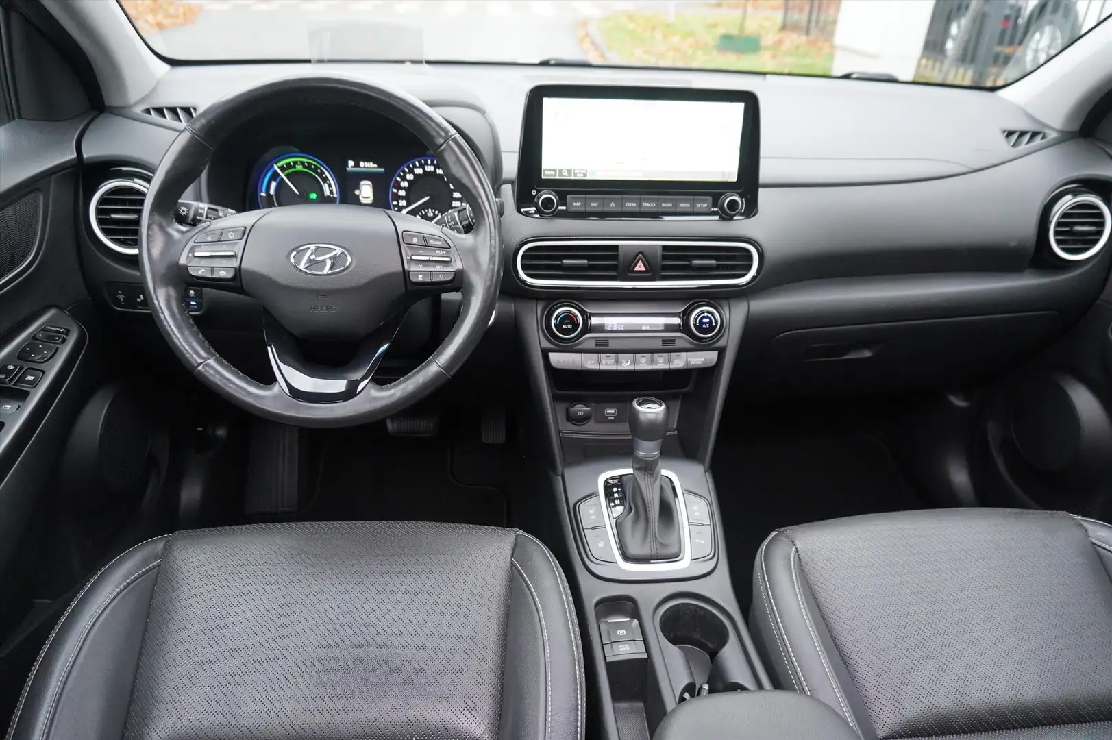 Hyundai KONA 1.6 GDI HEV 141pk 2WD Aut. Prem Sky S-dak Trekhaak Grau - 2