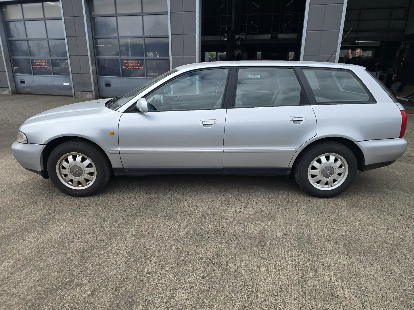 Audi A4 Avant 1.8 Klima TÜV Neu Sitzheizung Plateado - 2
