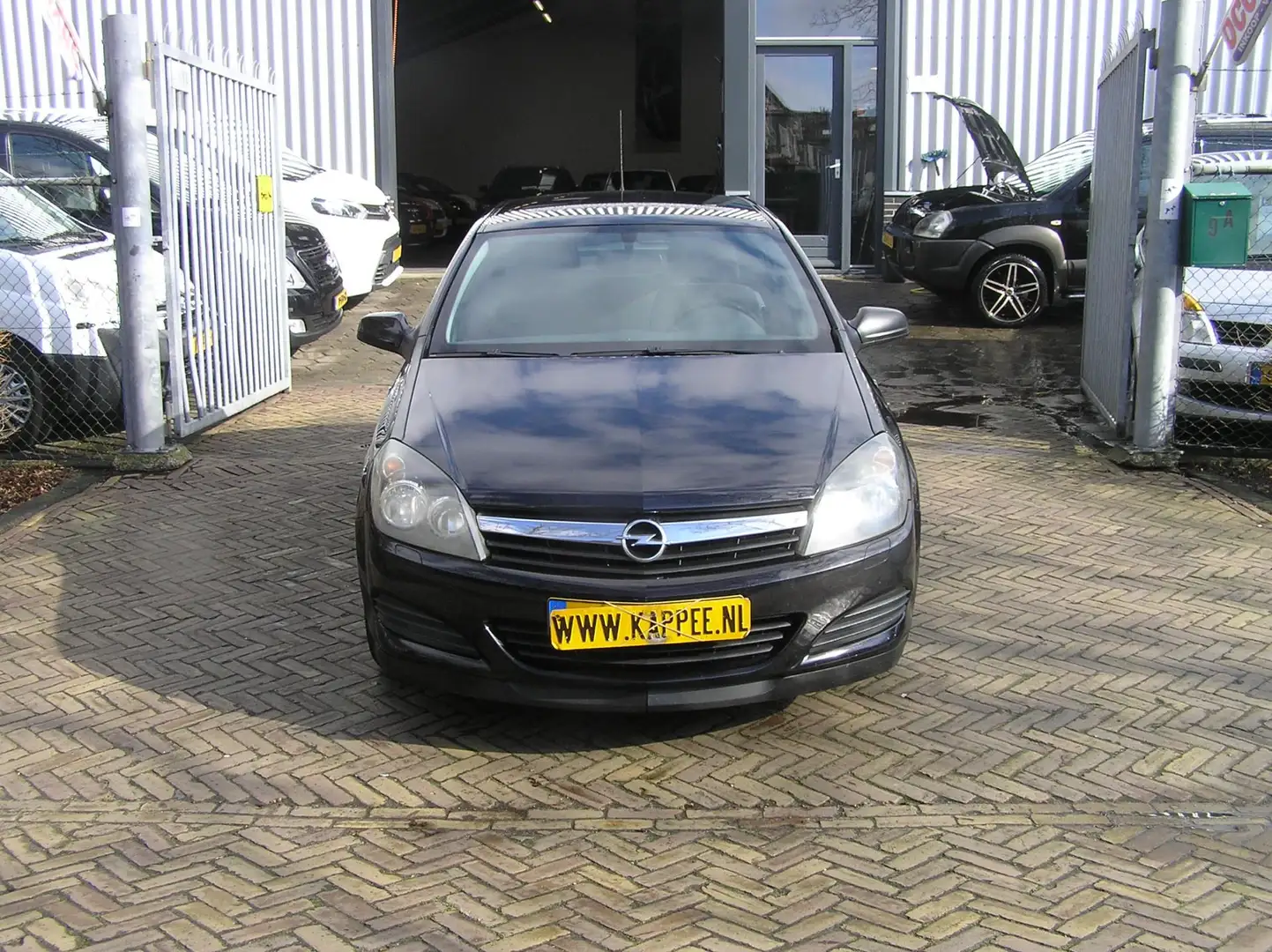 Opel Astra GTC 1.6 Sport airco apk Zwart - 2