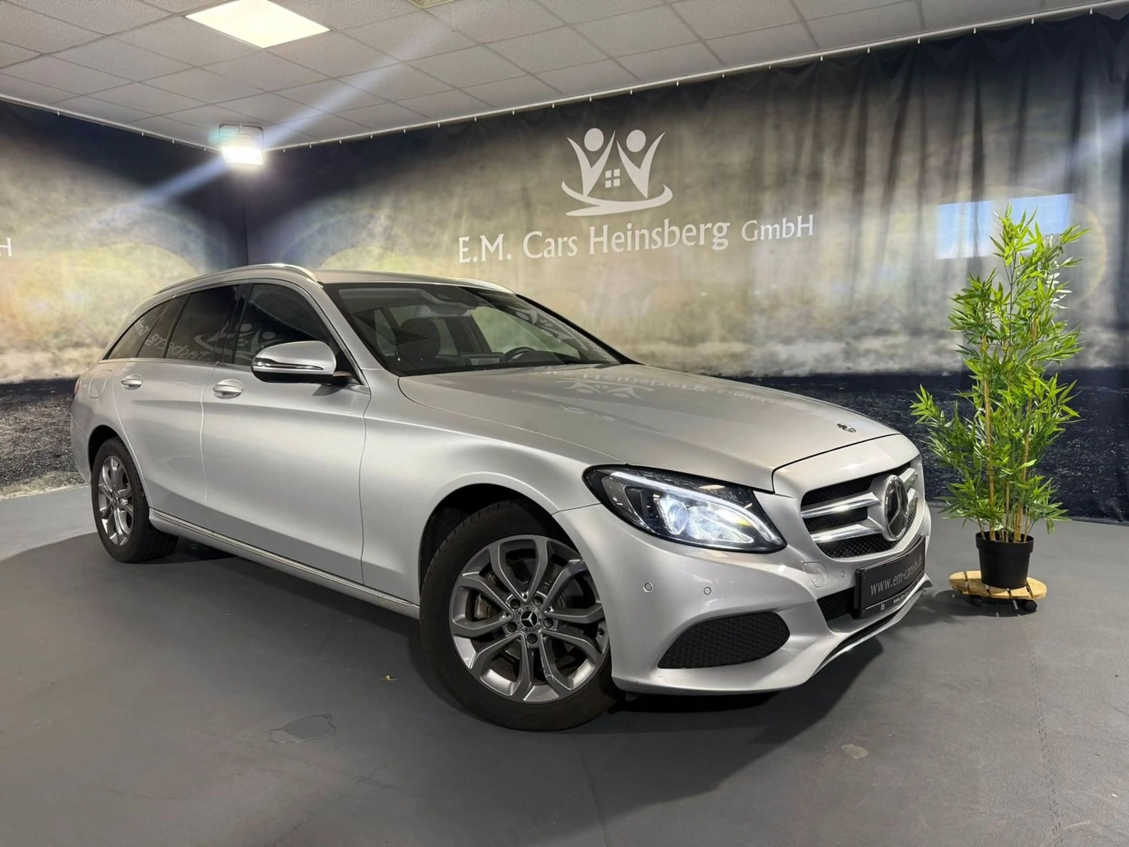 Mercedes-Benz C 220 d 4Matic Avantgarde CarPlay AHK PDC LED