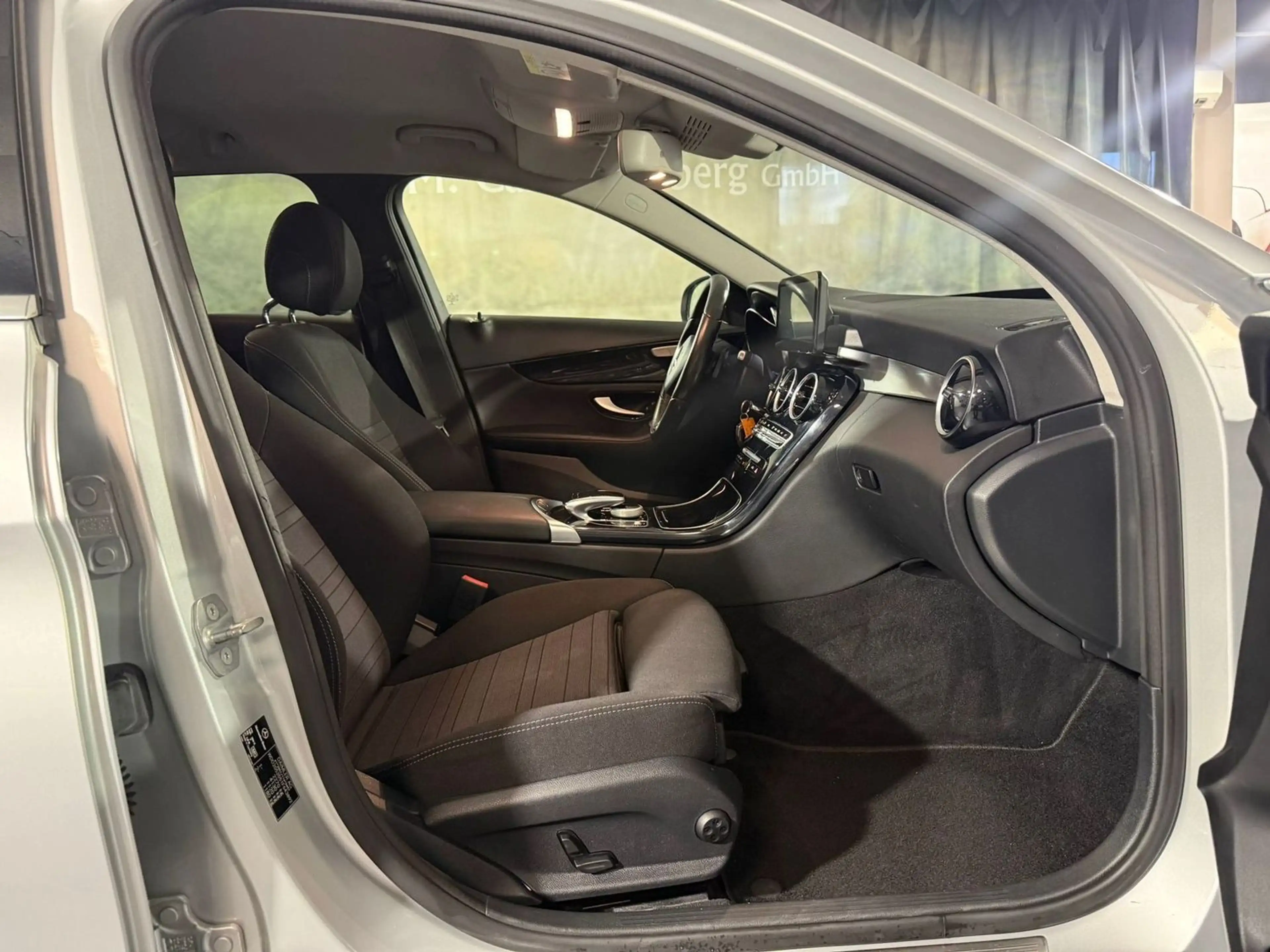 Mercedes-Benz C 220 d 4Matic Avantgarde CarPlay AHK PDC LED — photo 11