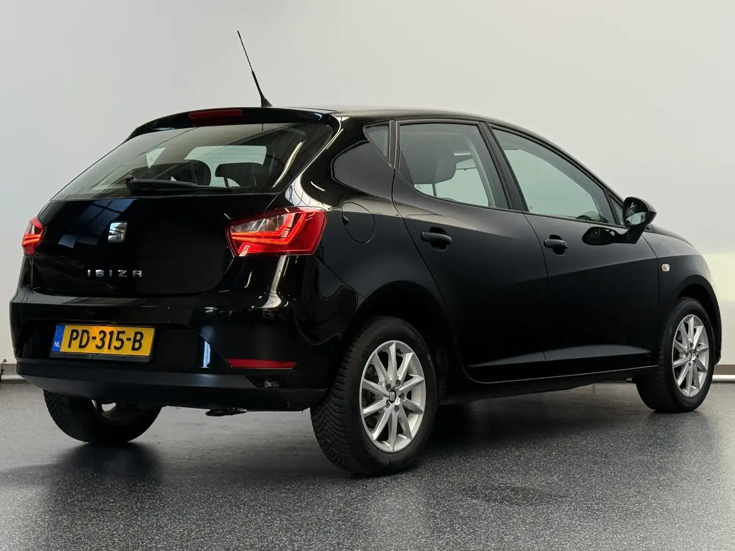 SEAT Ibiza 1.0 EcoTSI Style | NL Auto | Aant. onderhouden | Zwart - 2