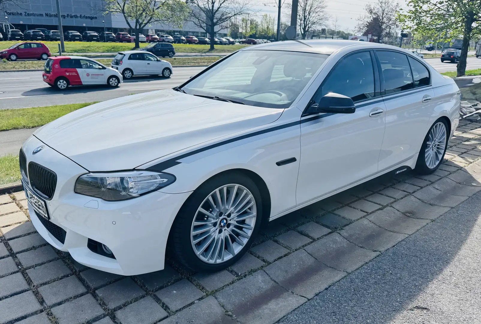BMW 550 550 i 449PS xDrive 8/2013 EURO6 Bílá - 1