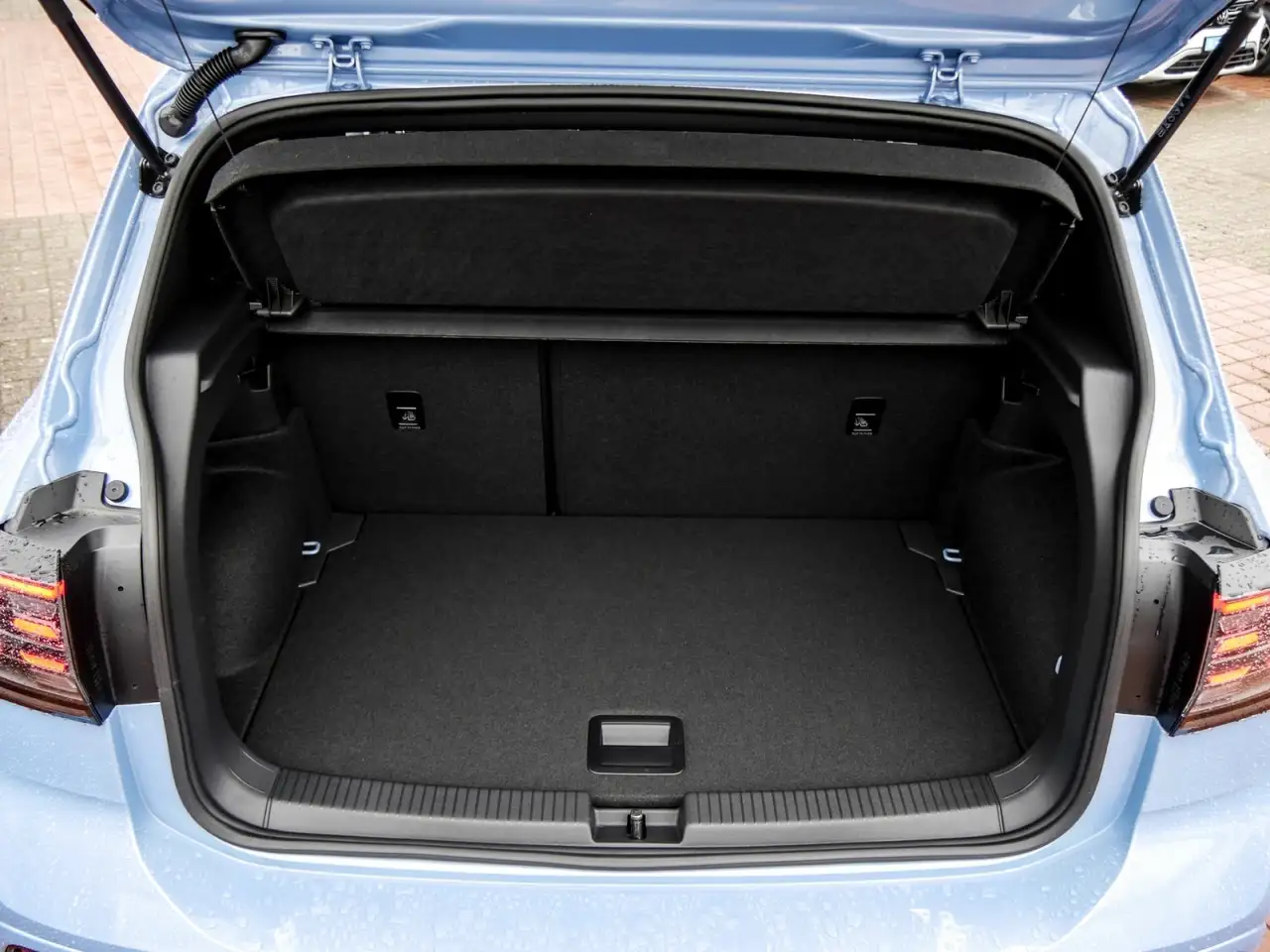 Volkswagen T-Cross R-Line 1.5 TSI DSG IQ.Light App-Connect TravelA... 12