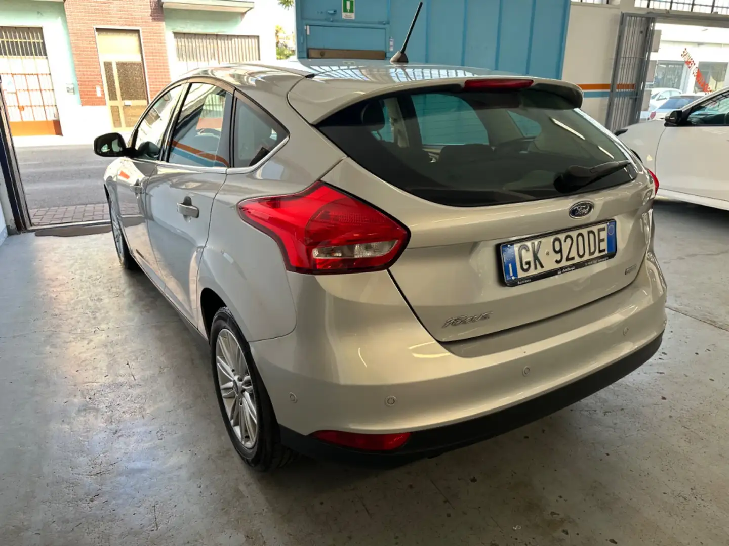 Ford Focus 1.0 EcoBoost 100 CV Business - Navi - NO VINCOLO D Plateado - 2