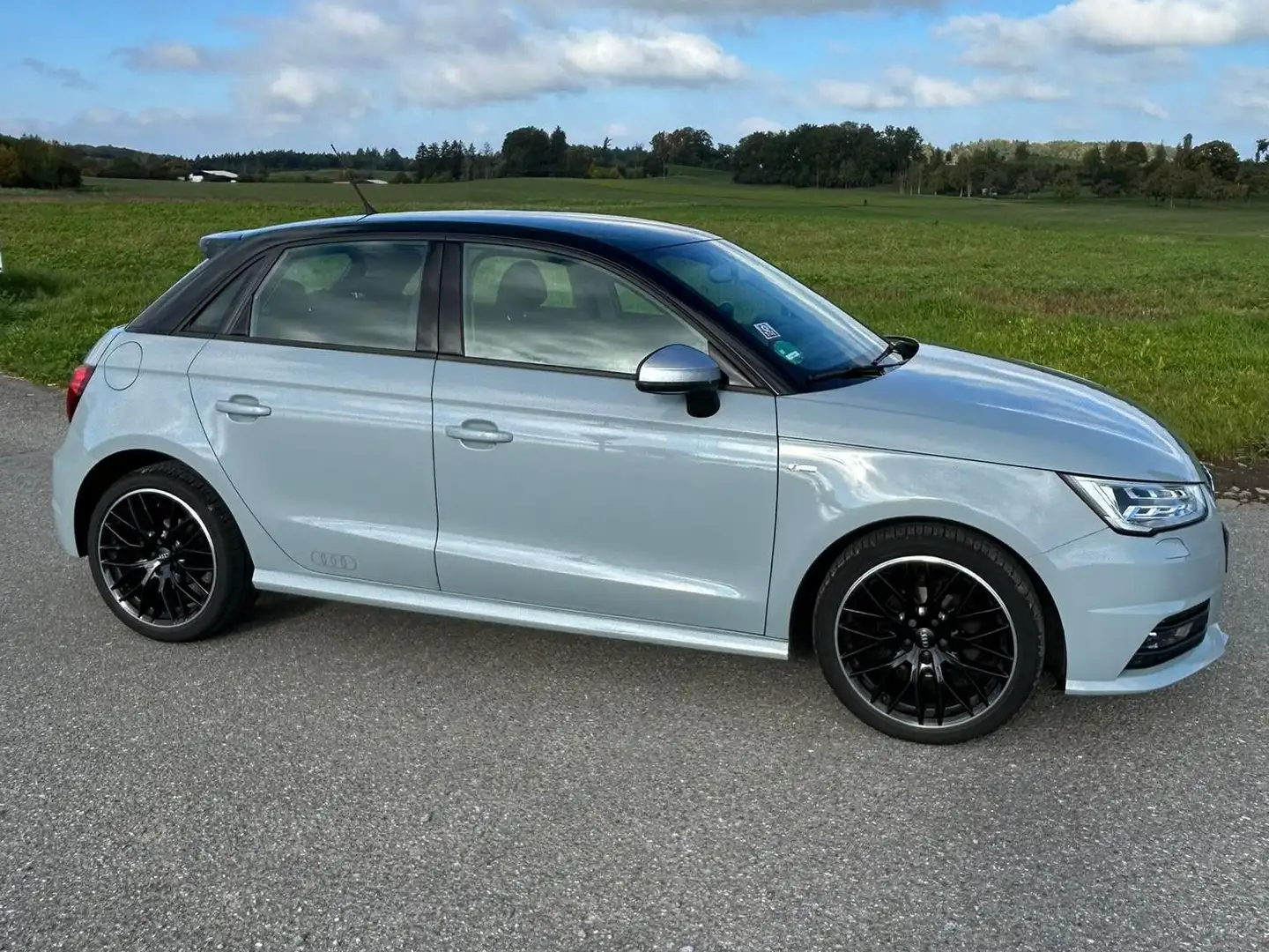 Audi A1 A1 1.0 TFSI ultra Sportback Grau - 1