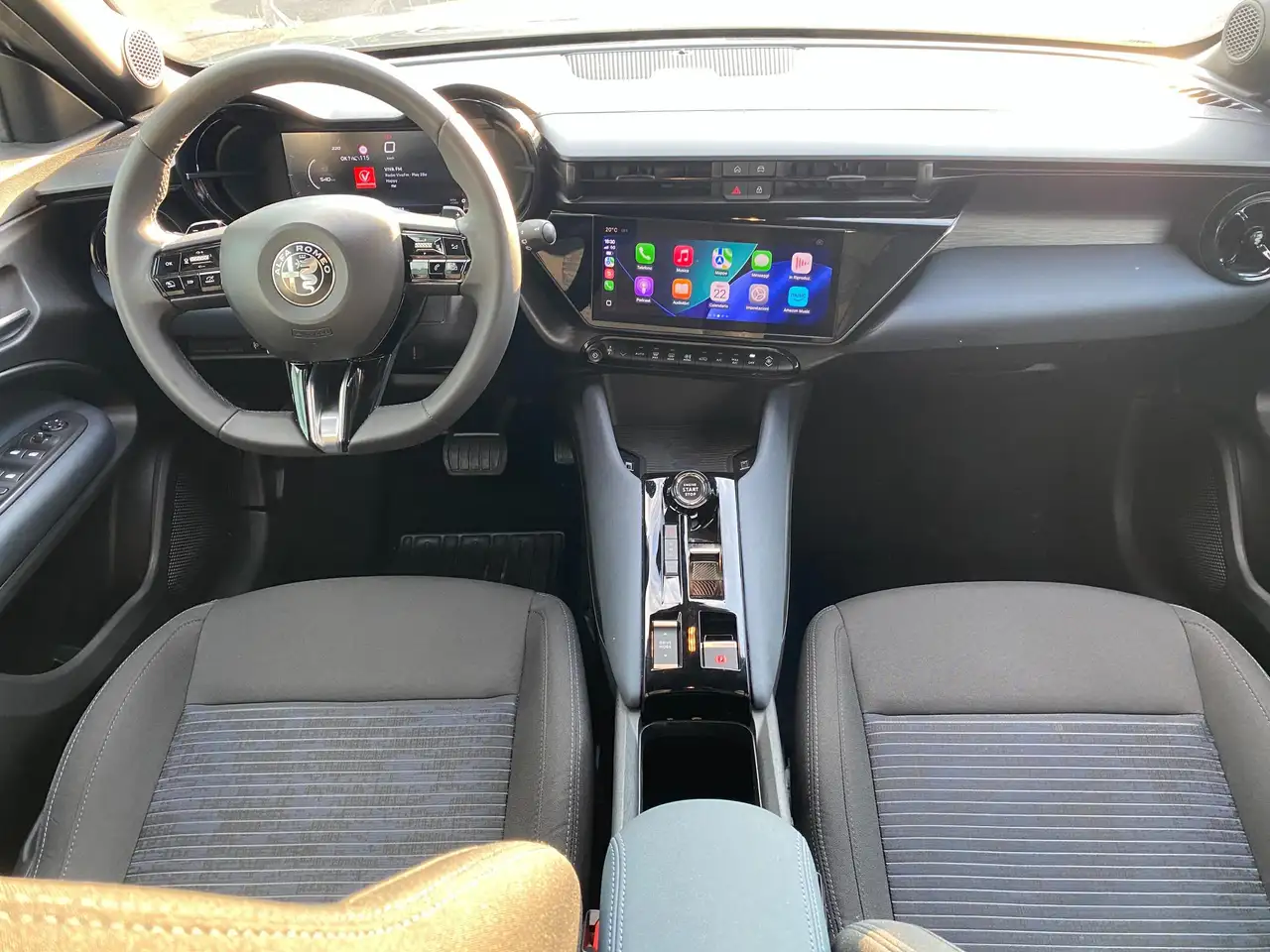 Alfa Romeo Junior 2025 — фото 12