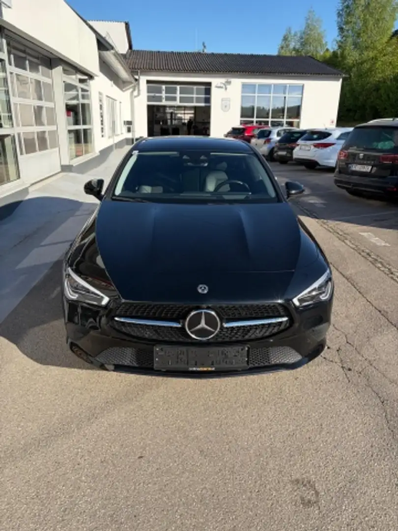 Mercedes-Benz CLA 250 CLA 250 e Schwarz - 2