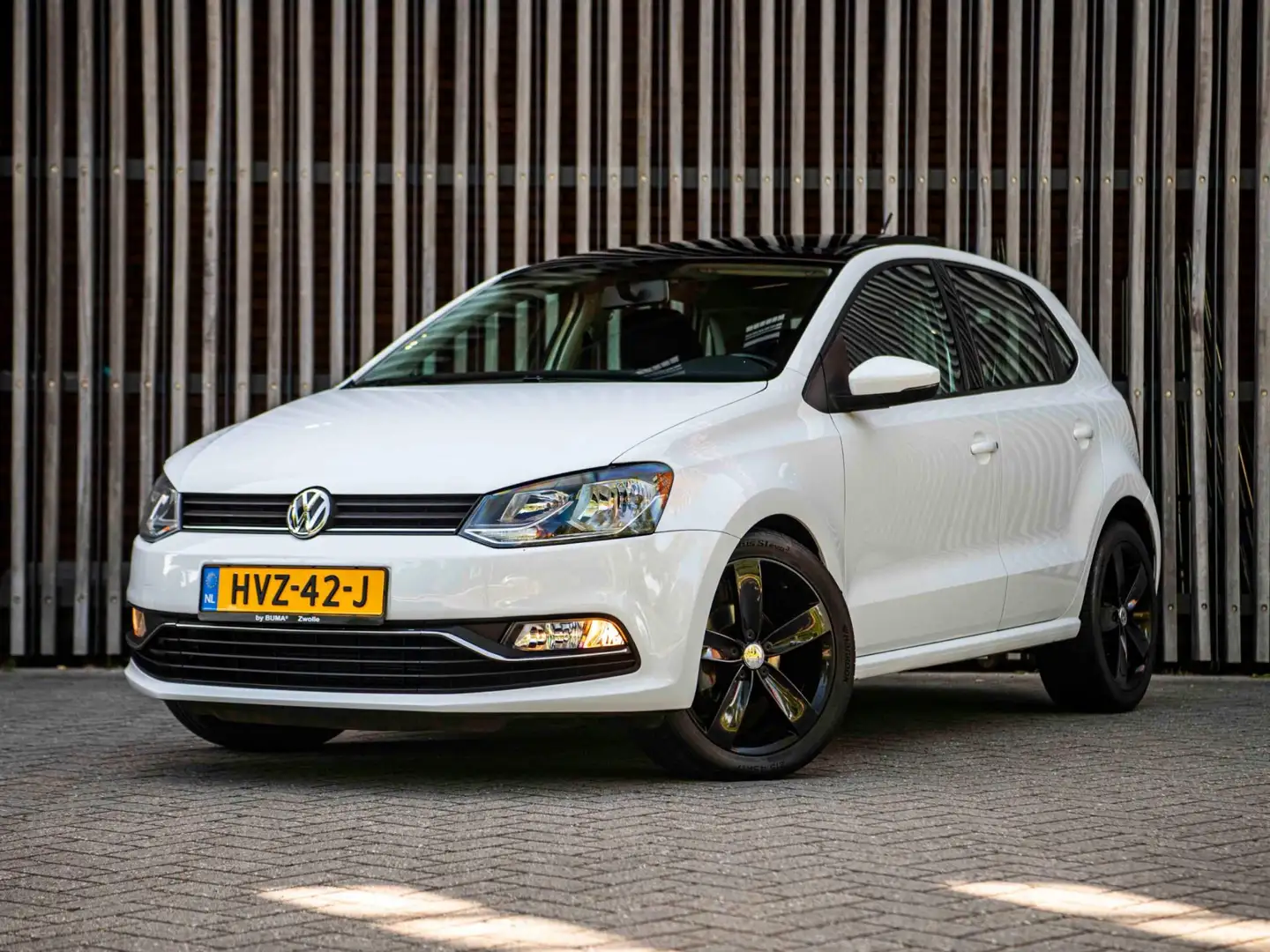 Volkswagen Polo 1.2 TSi 90pk DSG Highline |Panorama|Navi|Airco| Wit - 1