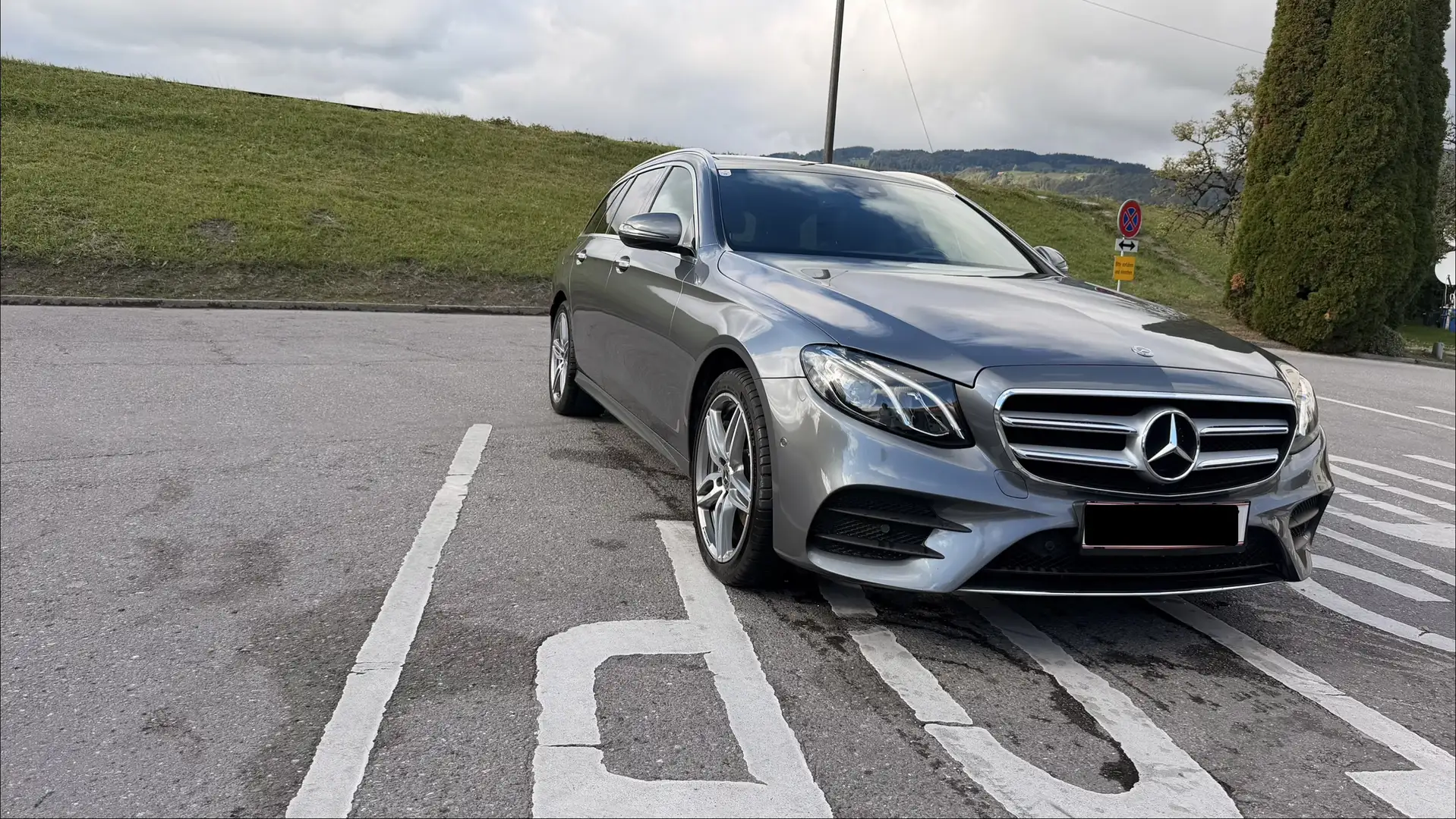 Mercedes-Benz E 220 220d T 4MATIC Aut.*PANO*CarPlay*HeadUp*Navi Grau - 2