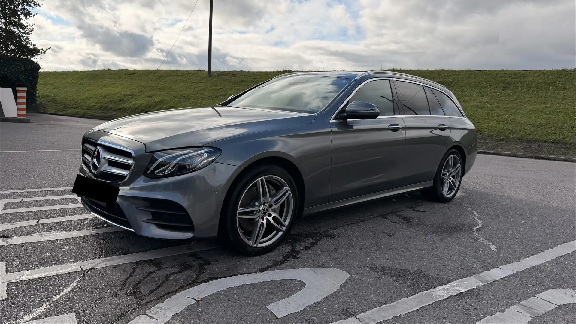 Mercedes-Benz E 220 220d T 4MATIC Aut.*PANO*CarPlay*HeadUp*Navi Grau - 1