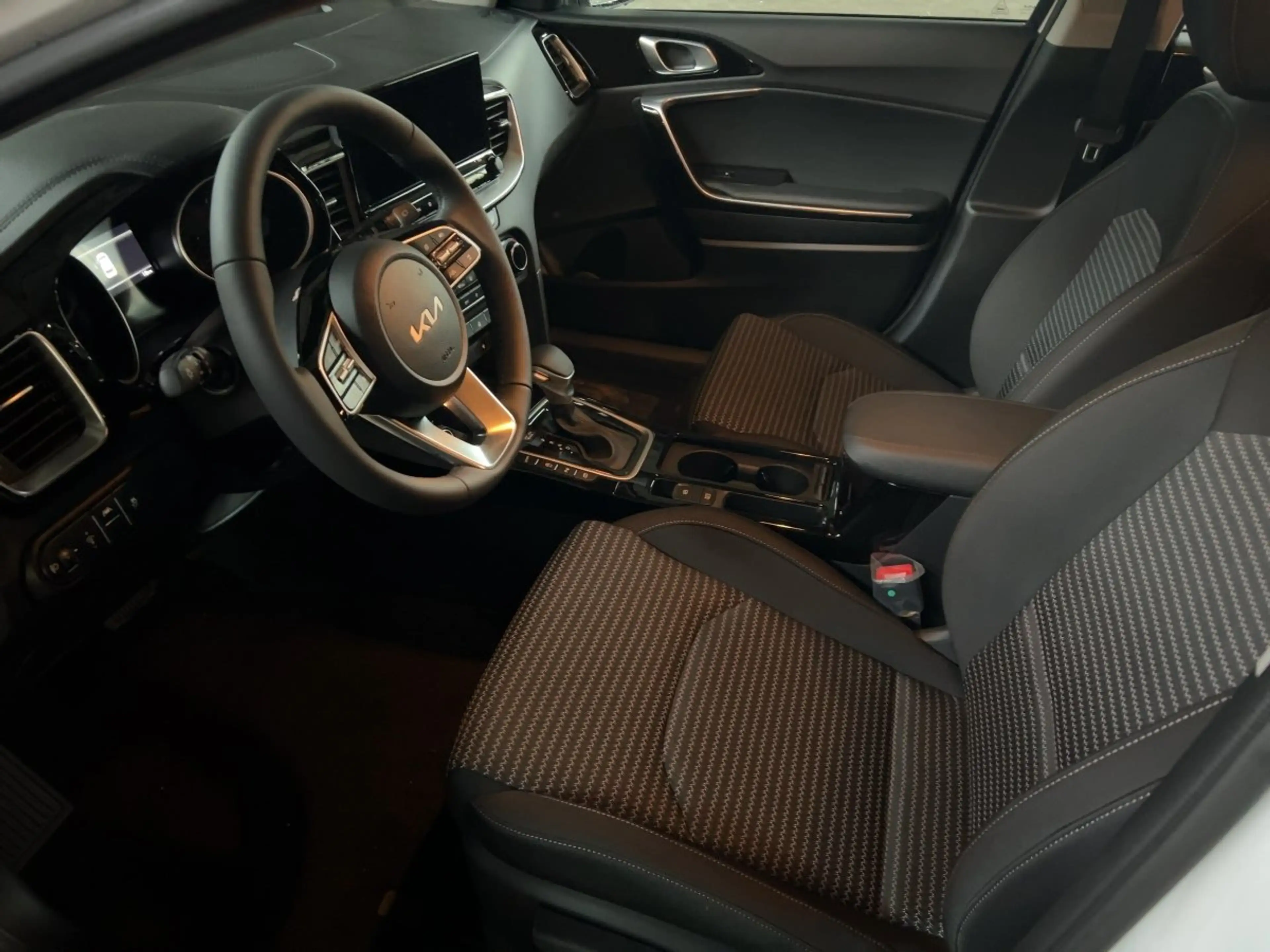 Kia Ceed / cee'd Spirit 1.5T LED+Navi+Kamera+Keyless — photo 9