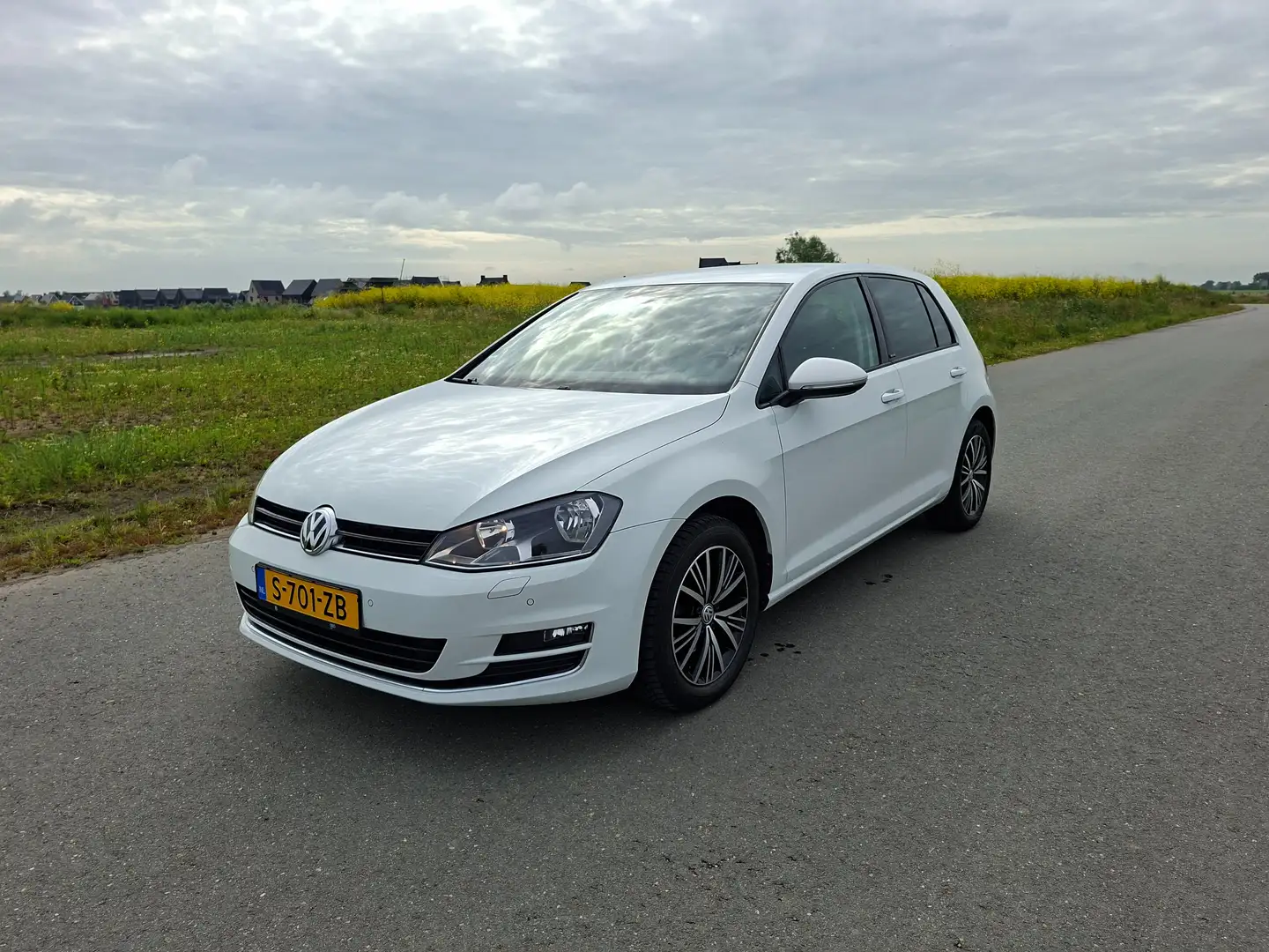 Volkswagen Golf Volkswagen Golf 1.2 TSI Allstar | Navi | PDC | CC Wit - 1