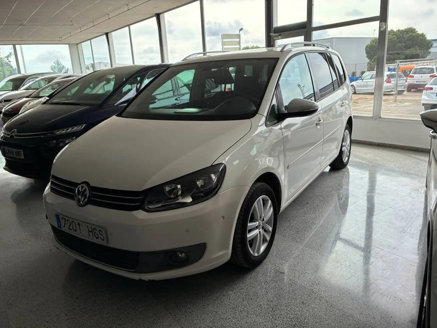 Volkswagen Touran 1.6TDI Advance 105 Blanco - 1