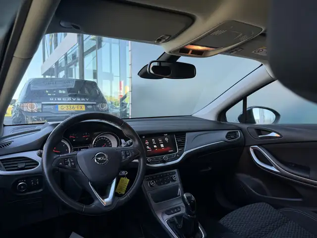 Opel Astra view 4