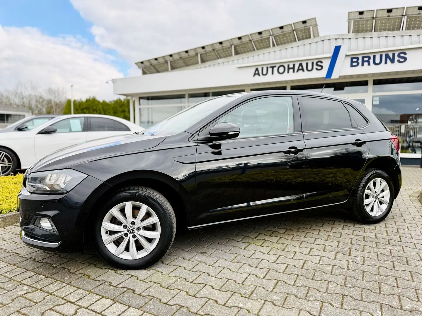 Volkswagen Polo 1.0 TSI HIGHLINE, DSG, ACC, PTS, App-Connect, SHZ, Negro - 2