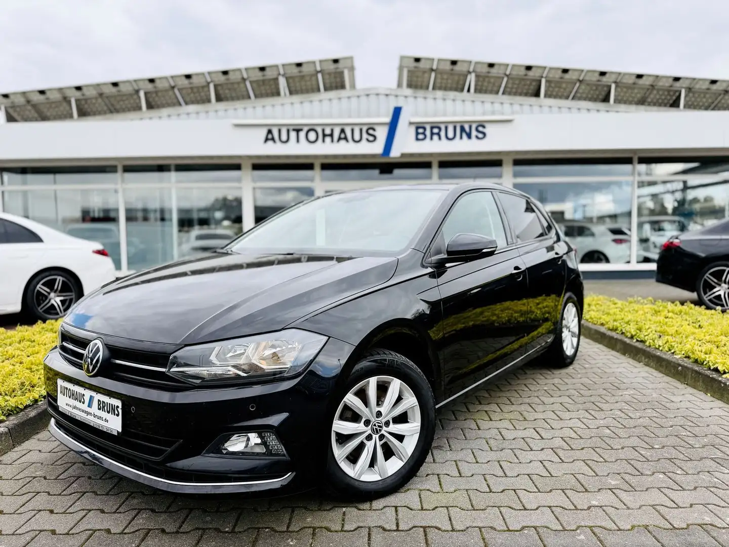 Volkswagen Polo 1.0 TSI HIGHLINE, DSG, ACC, PTS, App-Connect, SHZ, Negro - 1