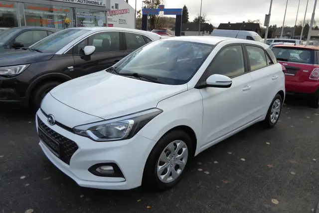 Hyundai i20 Select SHZ Klima