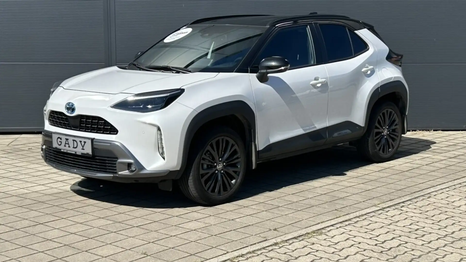 Toyota Yaris Cross 1,5 VVT-i Hybrid AWD Adventure Aut. Weiß - 2