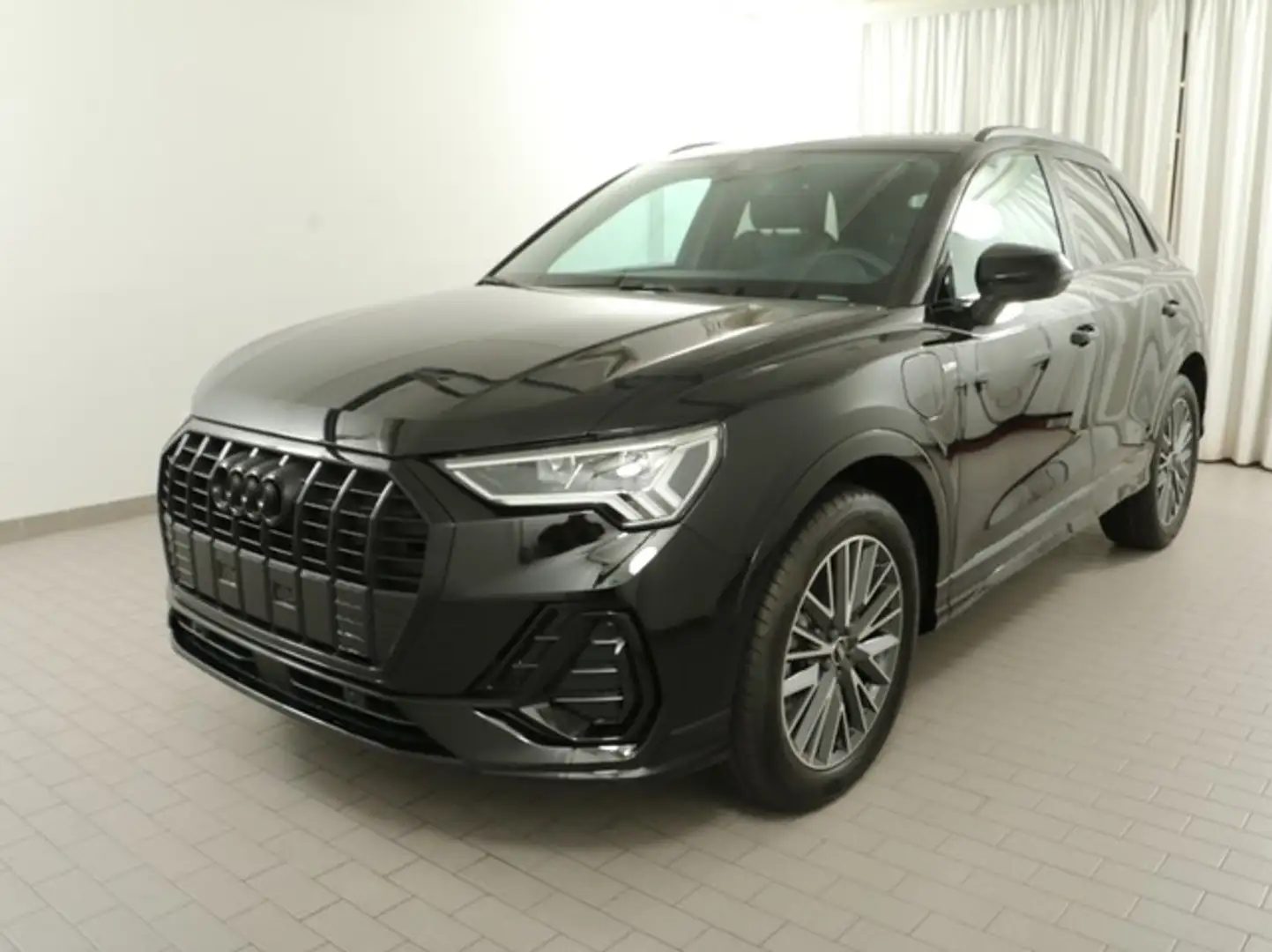 Audi Q3 45 HYBRID S LINE BLACKPAK AHK CAM ACC LM19 Schwarz - 2