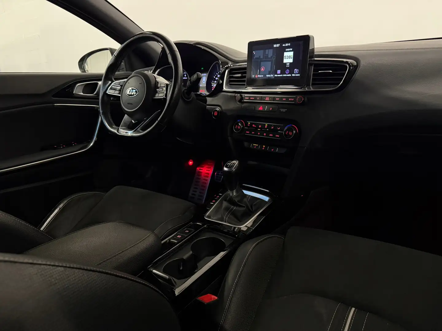 Kia ProCeed / pro_cee'd 1.4 T-GDI GT-Line Pano 140PK BOMVOL Grau - 2