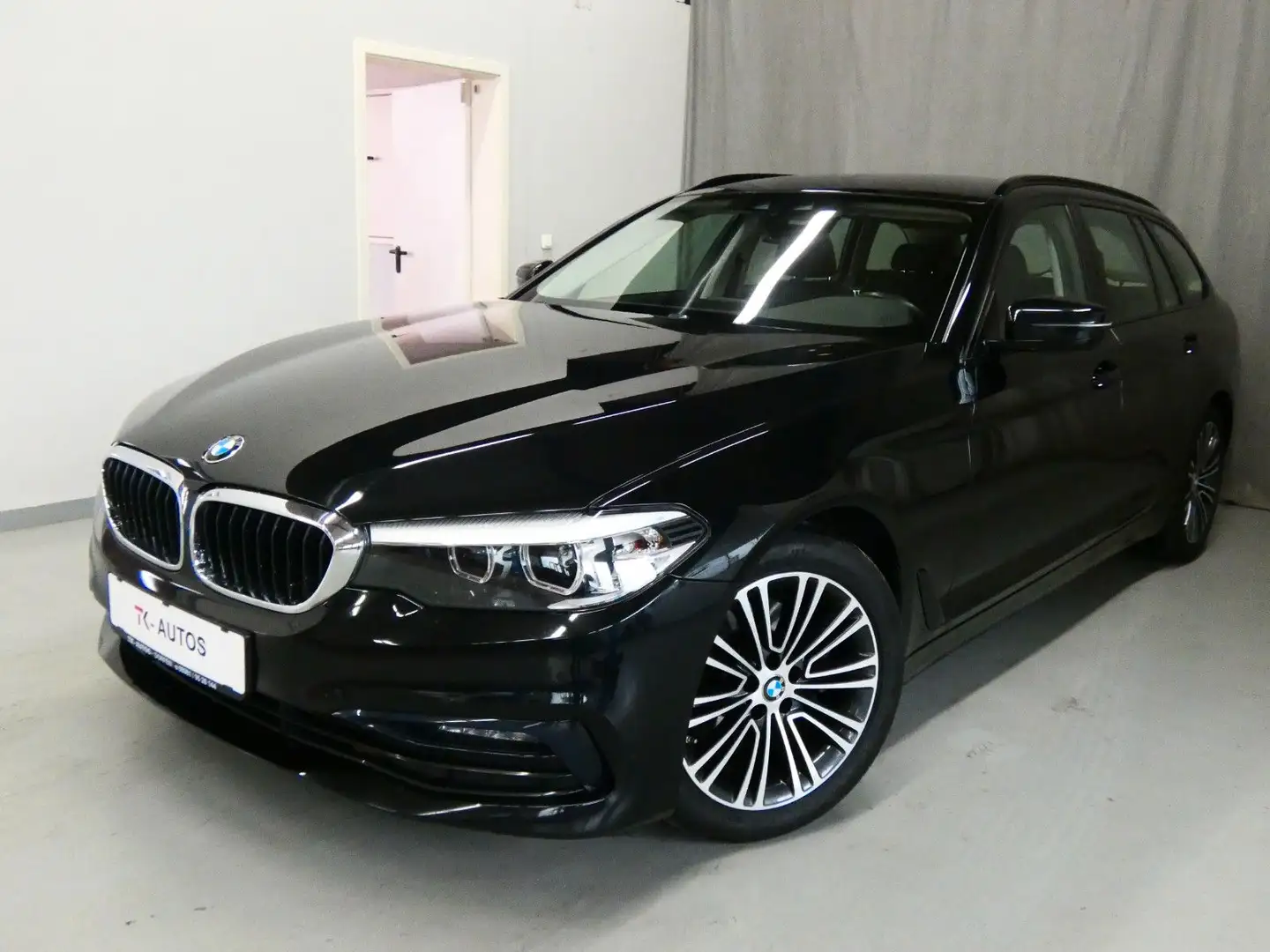 BMW 520 d  Sport Line,1.Hand,Navi,LED,Tempo,S-Heft Zwart - 1