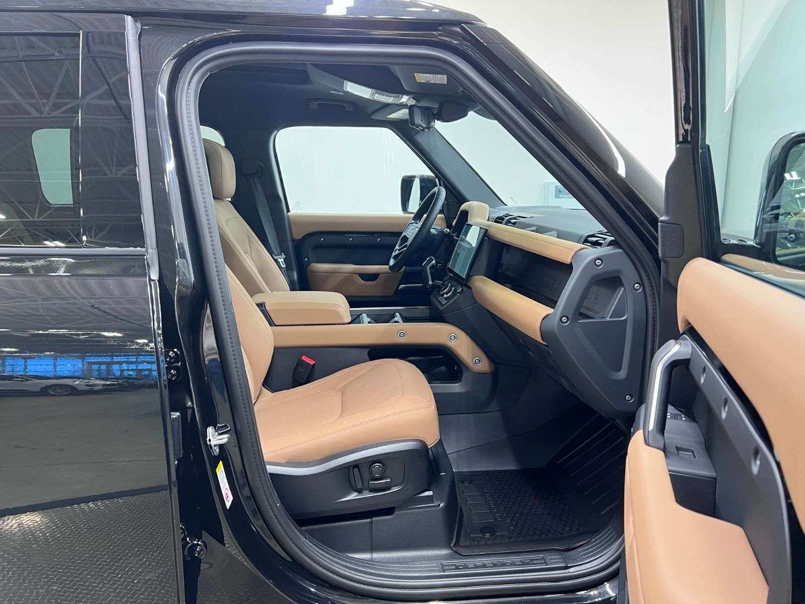 2026 Land Rover Defender 110 P400 X-DYNAMIC SE alt 5